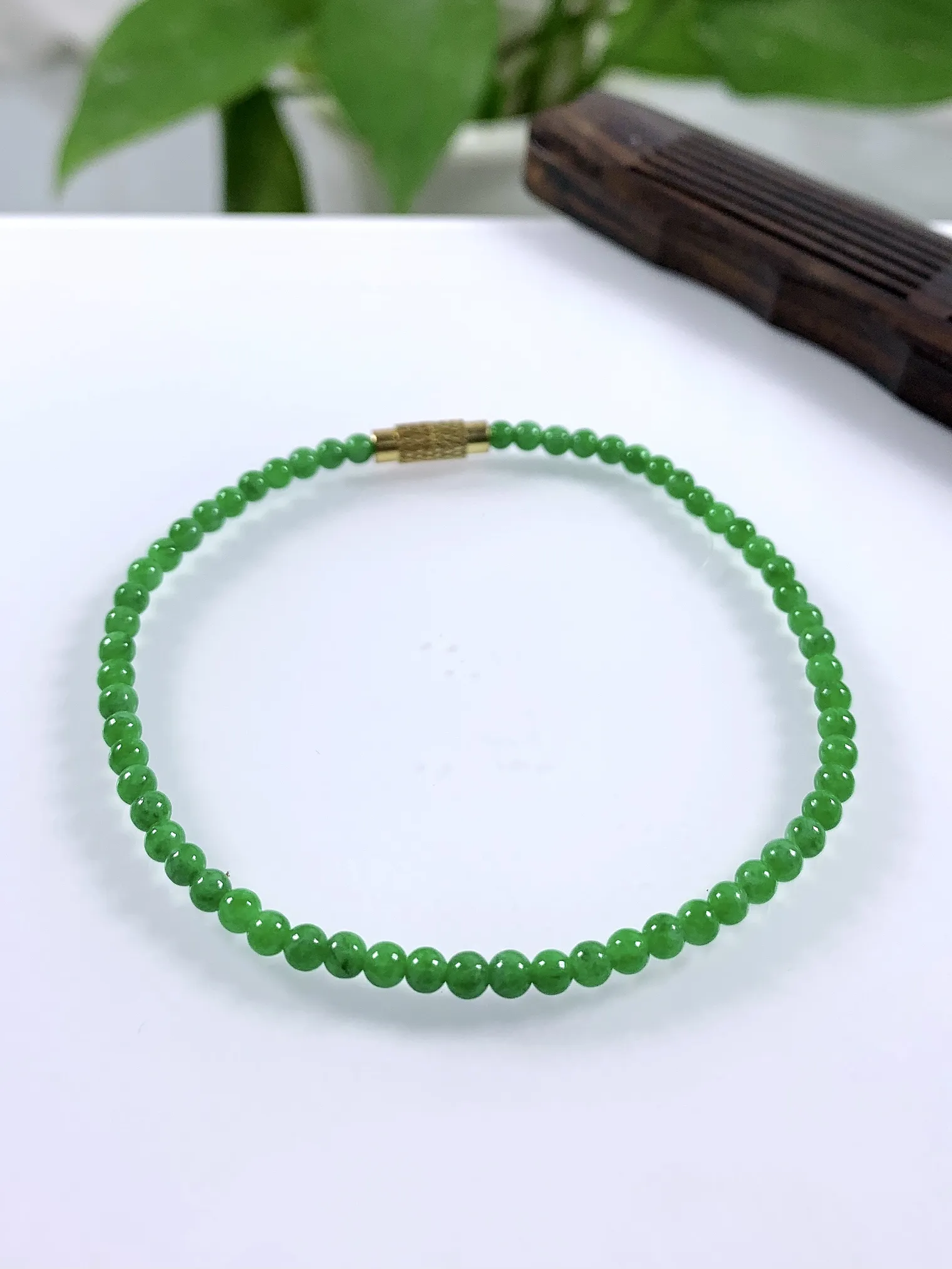 缅甸天然翡翠A货，冰润满绿阳绿小米珠手串手链，尺寸：3.3mm，长度约185mm，重量：约4.20g