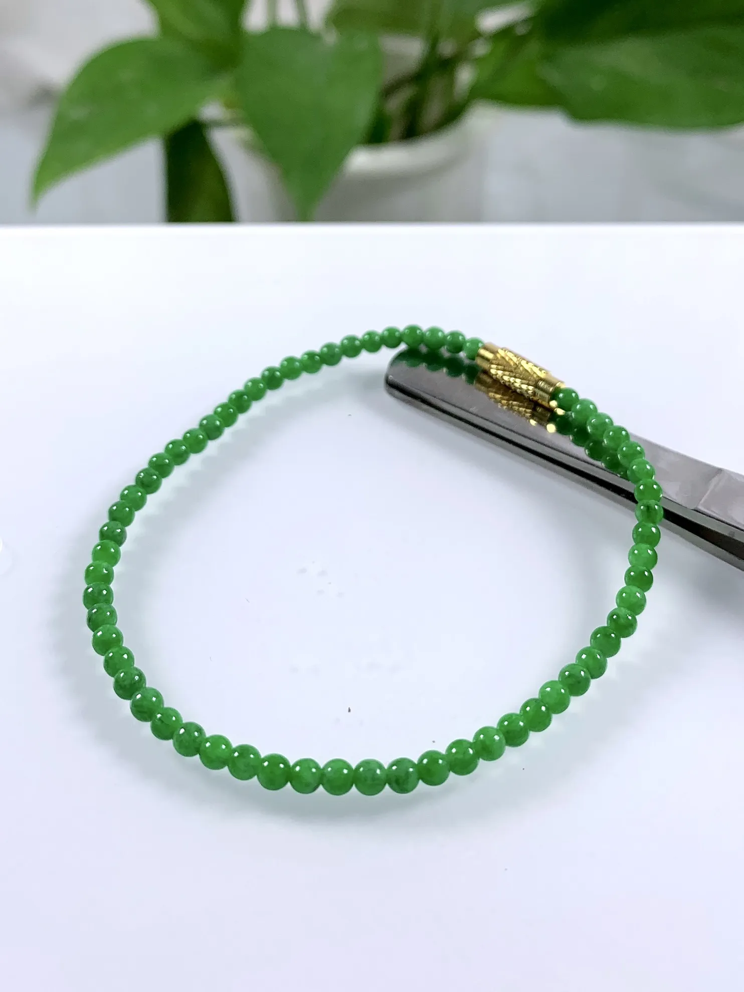 缅甸天然翡翠A货，冰润满绿阳绿小米珠手串手链，尺寸：3.3mm，长度约185mm，重量：约4.20g