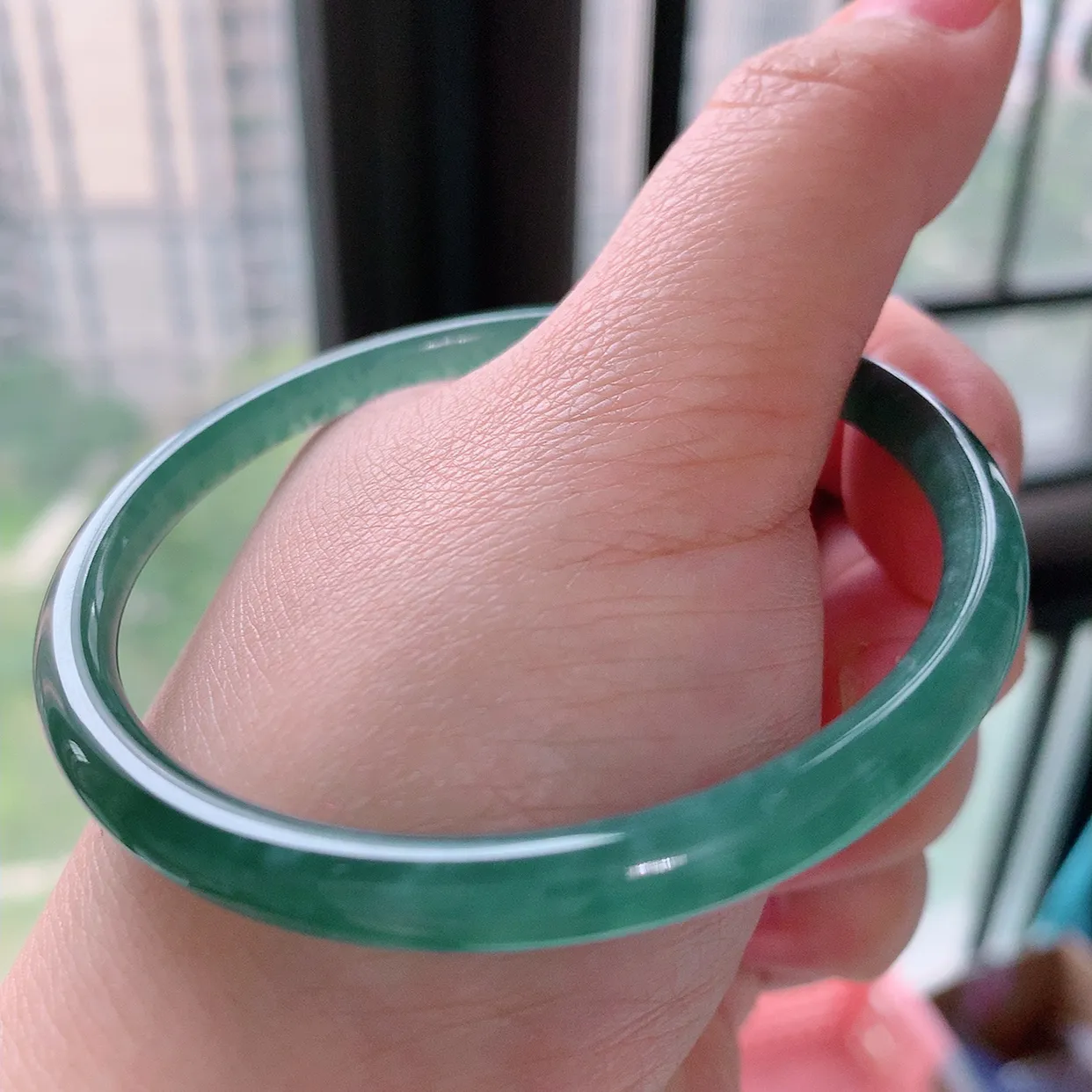 56圈口 冰胶雪花棉圆条手镯：天然翡翠 自然光实拍   底子细腻  种老肉细 上手大气上档次！004.4尺寸56*5.5