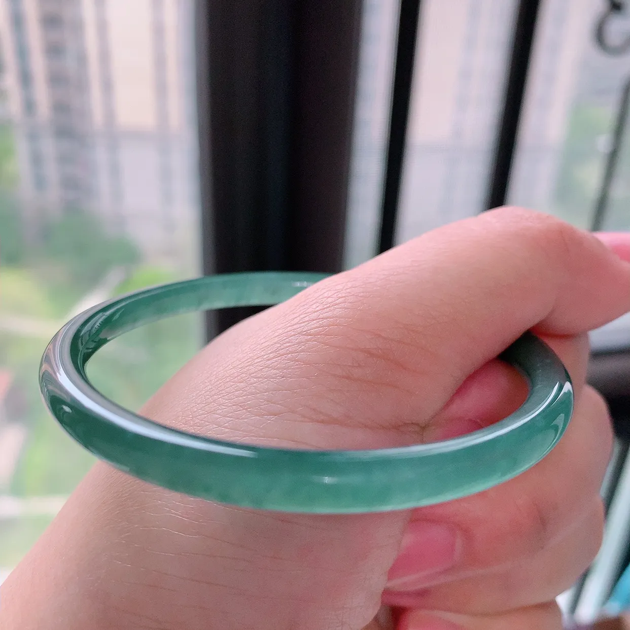 56圈口 冰胶雪花棉圆条手镯：天然翡翠 自然光实拍   底子细腻  种老肉细 上手大气上档次！004.4尺寸56*5.5