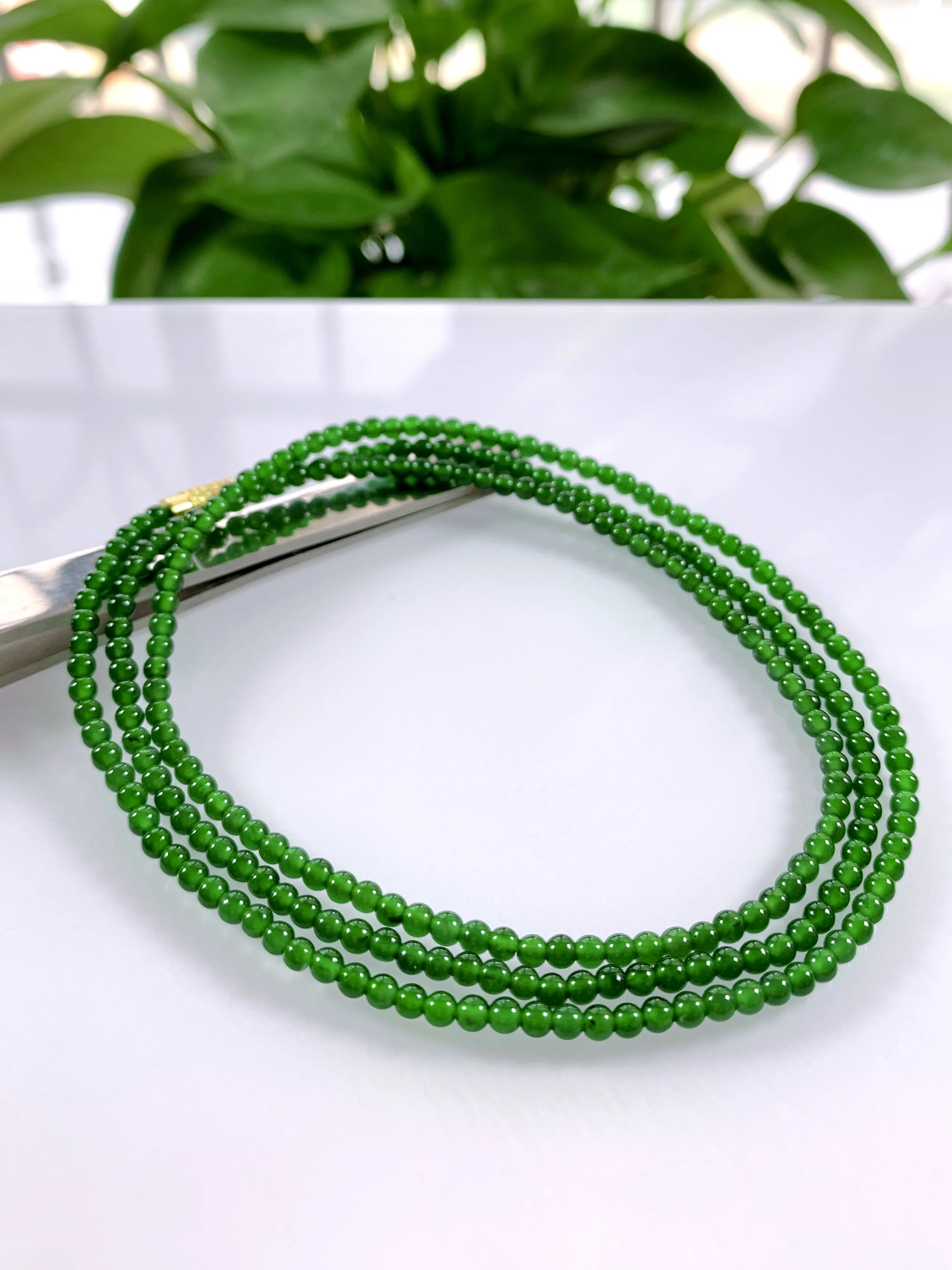 天然翡翠A货，高冰起胶满绿浓阳绿小圆珠小米珠项链手链，尺寸：3mm，长度690mm，重量：11.35g