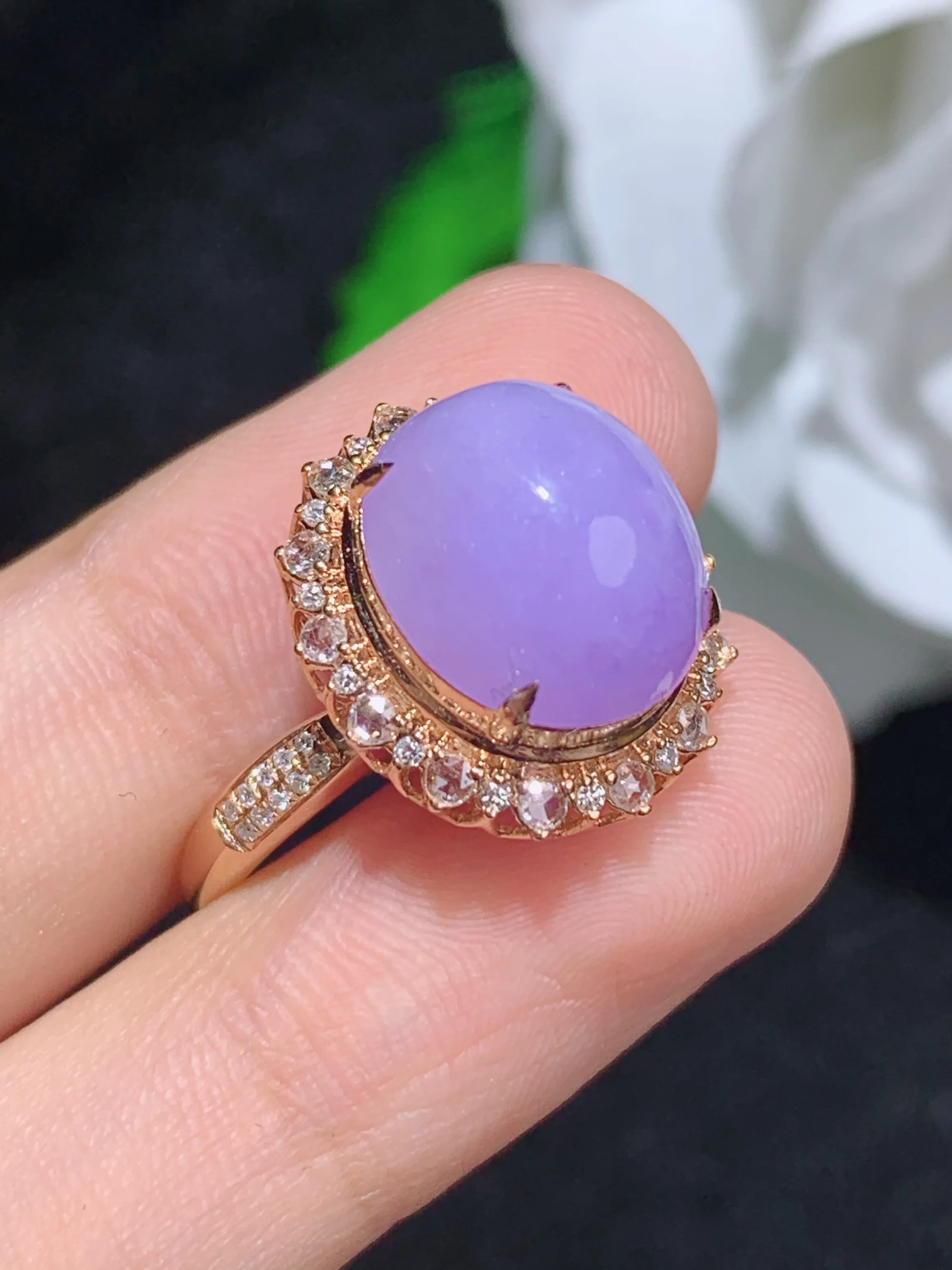 紫罗兰蛋面戒指，18k金镶嵌，颜色清爽，水润，整体规格：16.3-14.4