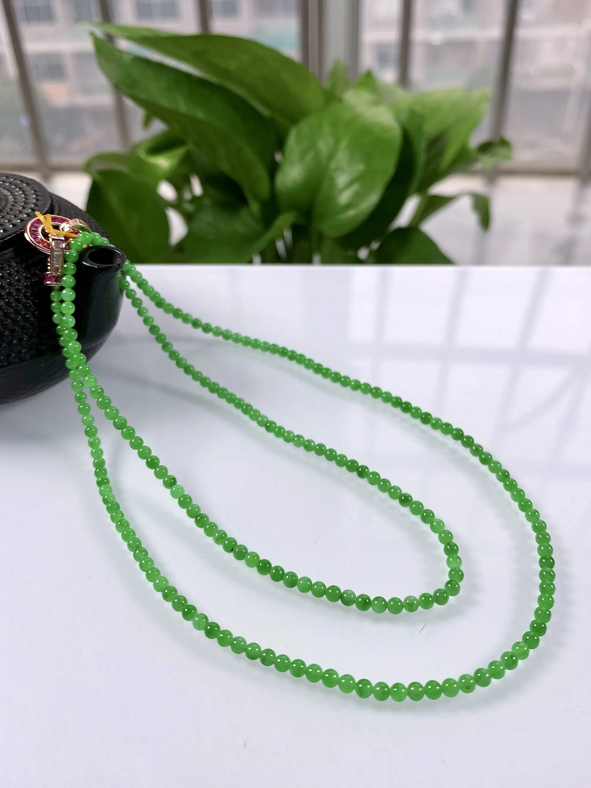 缅甸天然翡翠A货，冰种满绿正阳绿小米圆珠项链手链，尺寸：2.7mm/205颗，长度525mm，重量：8.06g