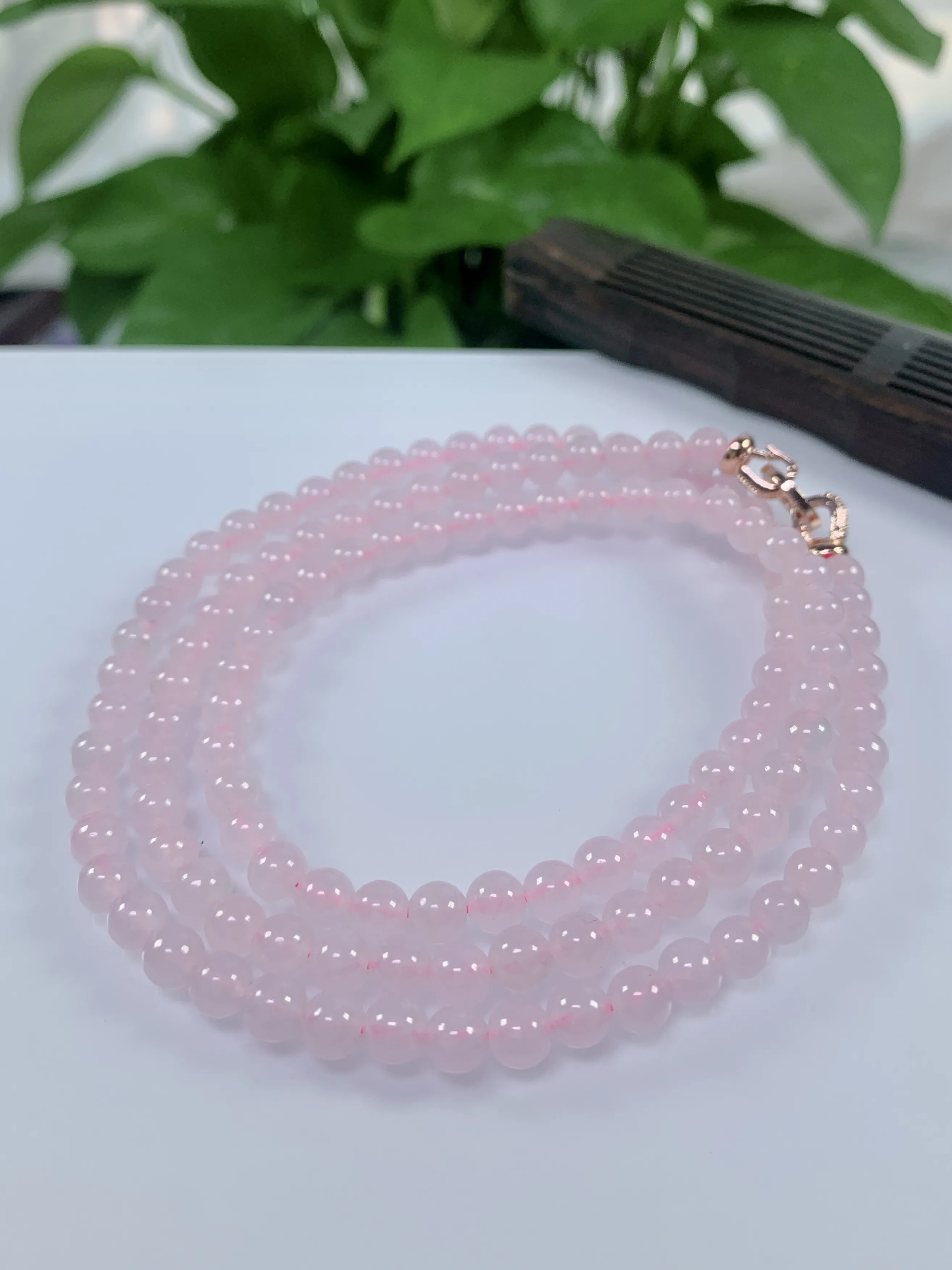 缅甸天然翡翠A货，冰种起胶粉色圆珠项链手链，尺寸：5.5mm颗，长度650mm，重量约35.00g