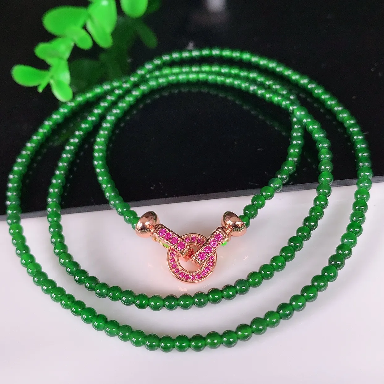自然光实拍，冰种满绿小米珠圆珠项链  翡翠项链 （装饰扣）玉质细腻  冰清玉润  颜色漂亮  #49.23取一尺寸3mm
