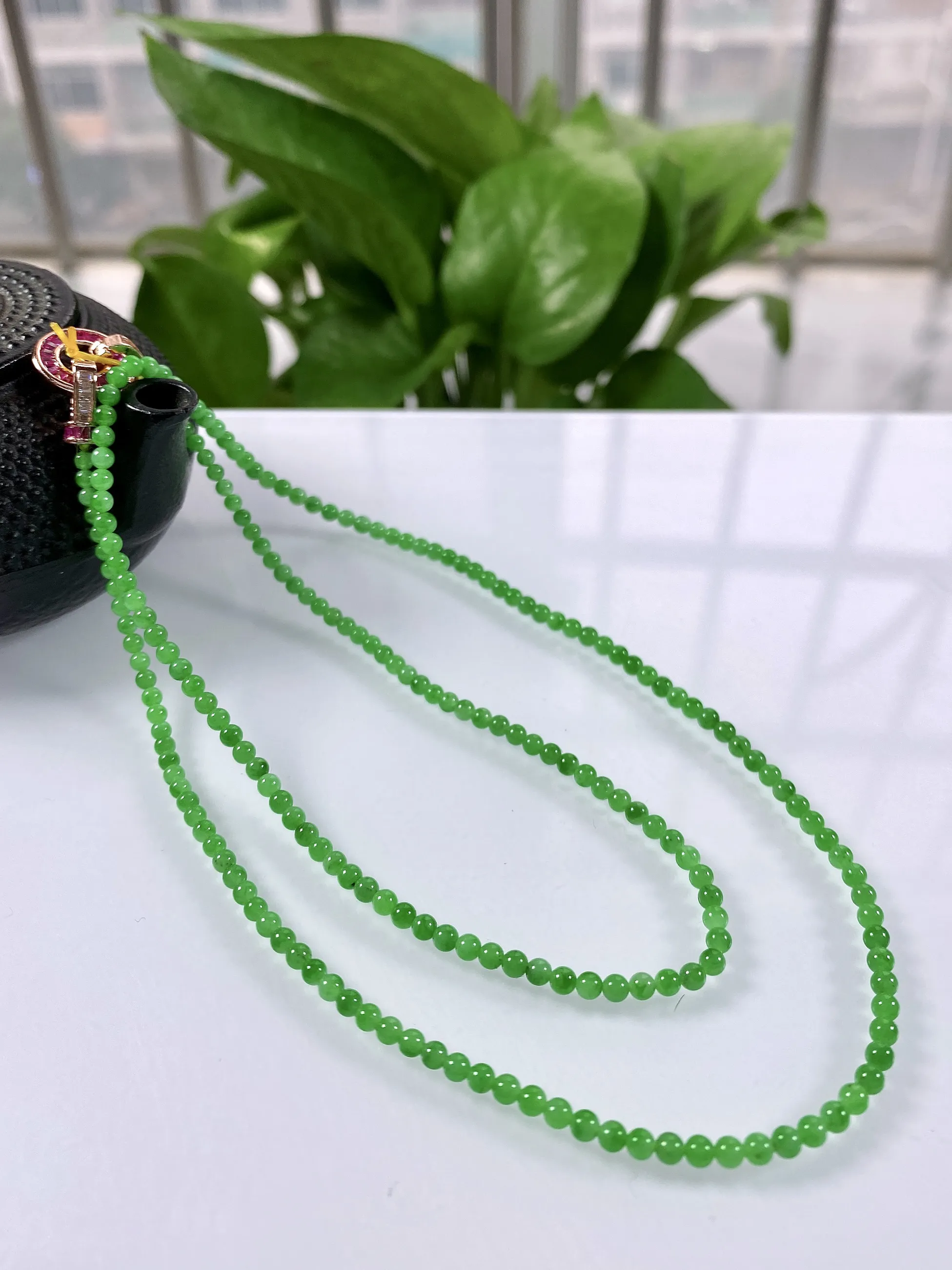 缅甸天然翡翠A货，冰种满绿正阳绿小米圆珠项链手链，尺寸：2.7mm/205颗，长度525mm，重量：8.06g