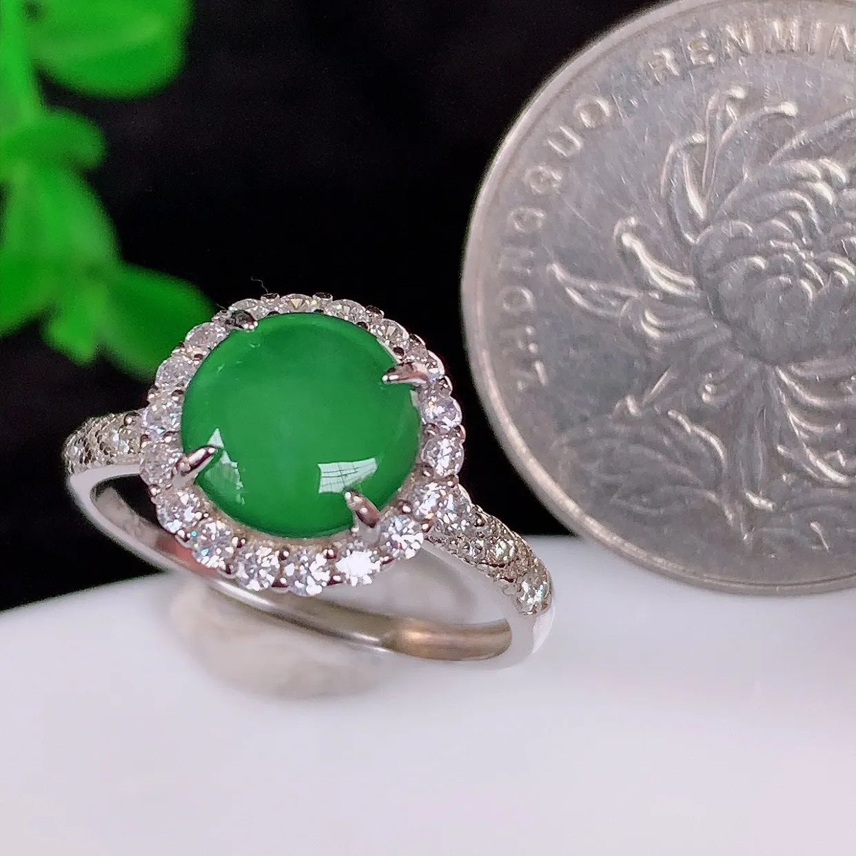 冰透满绿翡翠925银镶嵌戒指，自然光实拍，颜色漂亮，种老水足，品相佳，佩戴佳品！#37.22（圈口可调大小）