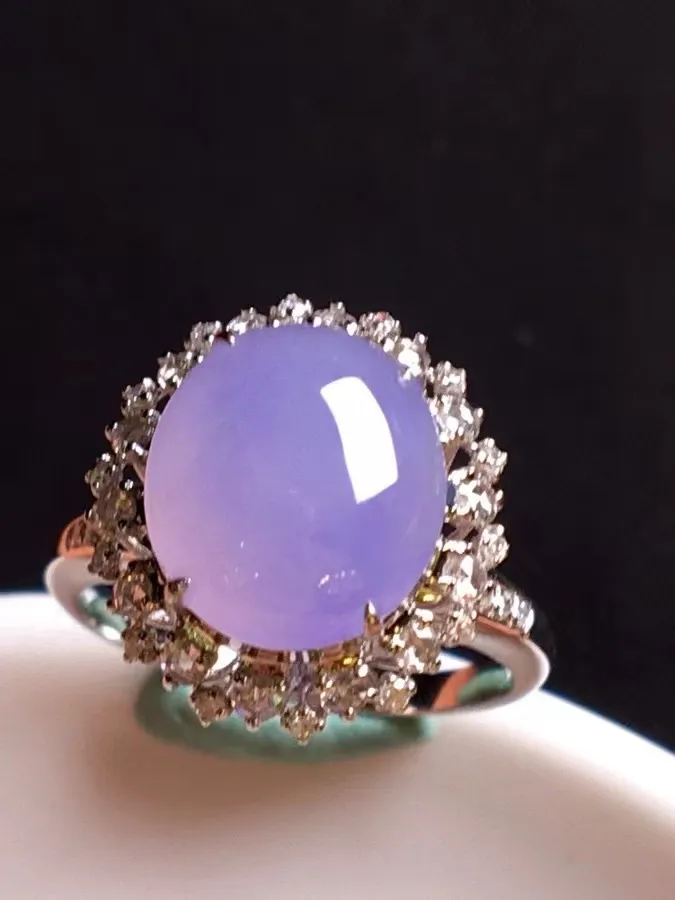 冰种紫罗兰蛋面戒指、真金真钻镶嵌，种水好，玉质细腻 .裸石尺寸 11.5*10.1*11.3