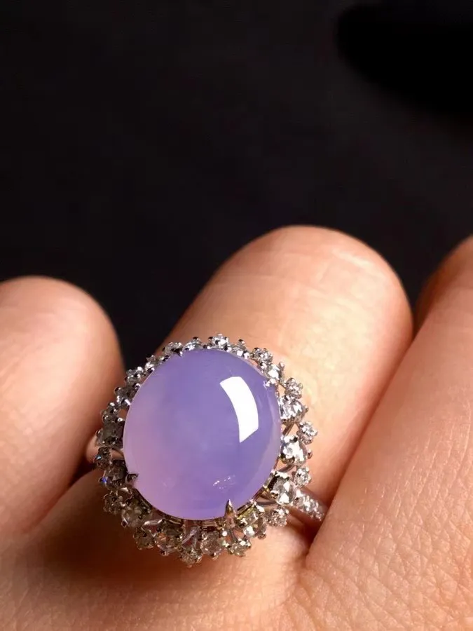 冰种紫罗兰蛋面戒指、真金真钻镶嵌，种水好，玉质细腻 .裸石尺寸 11.5*10.1*11.3