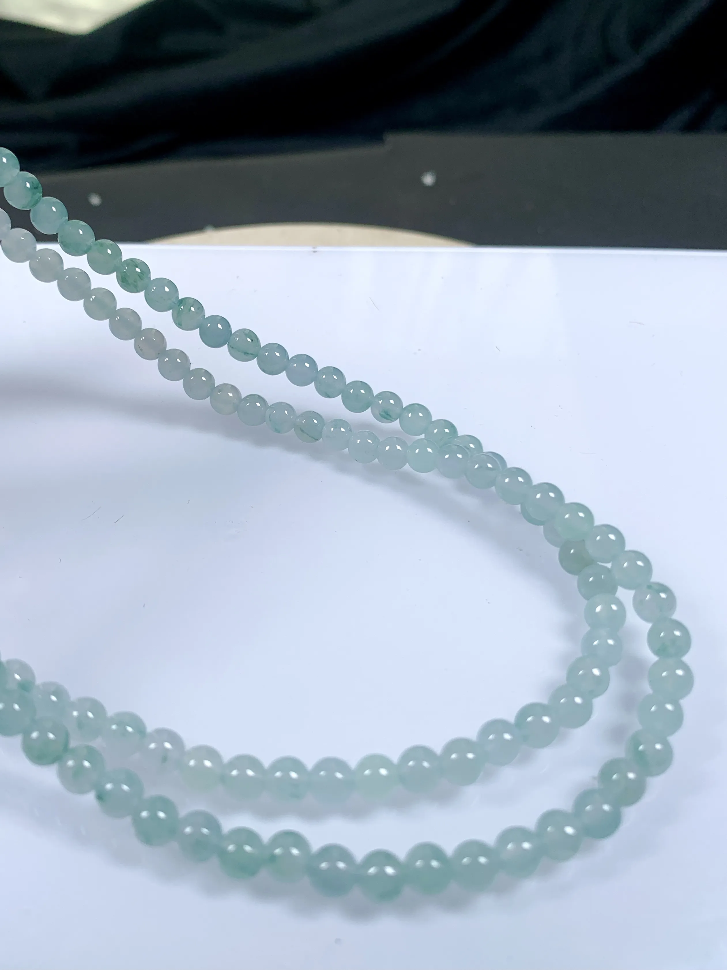 缅甸天然翡翠A货，冰种起胶飘花圆珠项链手链，尺寸：5.5mm/128颗，长度700mm,重量：35.73g