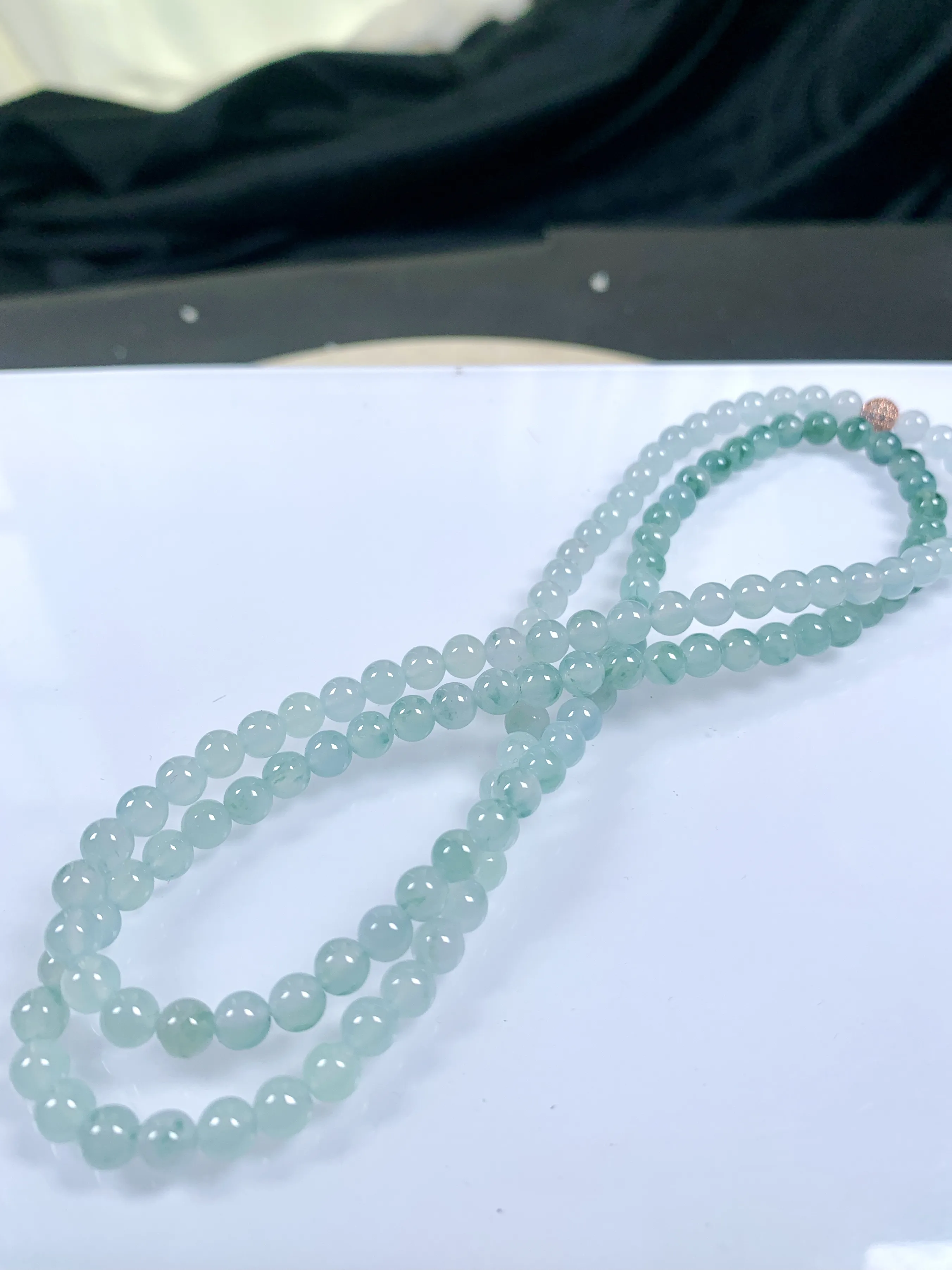 缅甸天然翡翠A货，冰种起胶飘花圆珠项链手链，尺寸：5.5mm/128颗，长度700mm,重量：35.73g