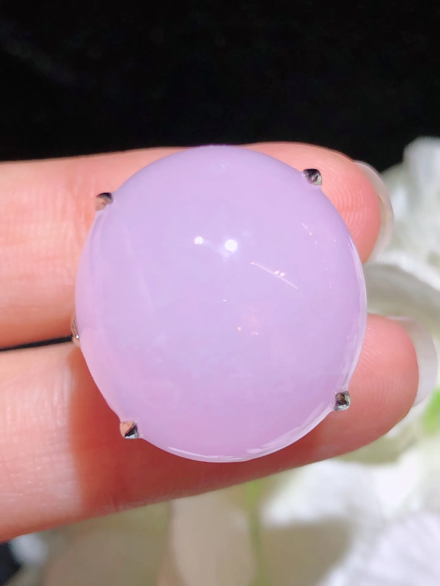 翡翠紫罗兰蛋面戒指 雕工精细 颜色鲜艳 饱满圆润