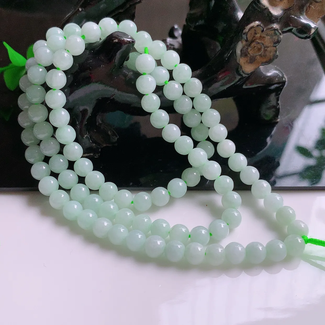 自然光实拍，冰润淡绿圆珠翡翠项链，手链种老水足，冰清玉润    颜色漂亮  #001.1取一尺寸6.mm