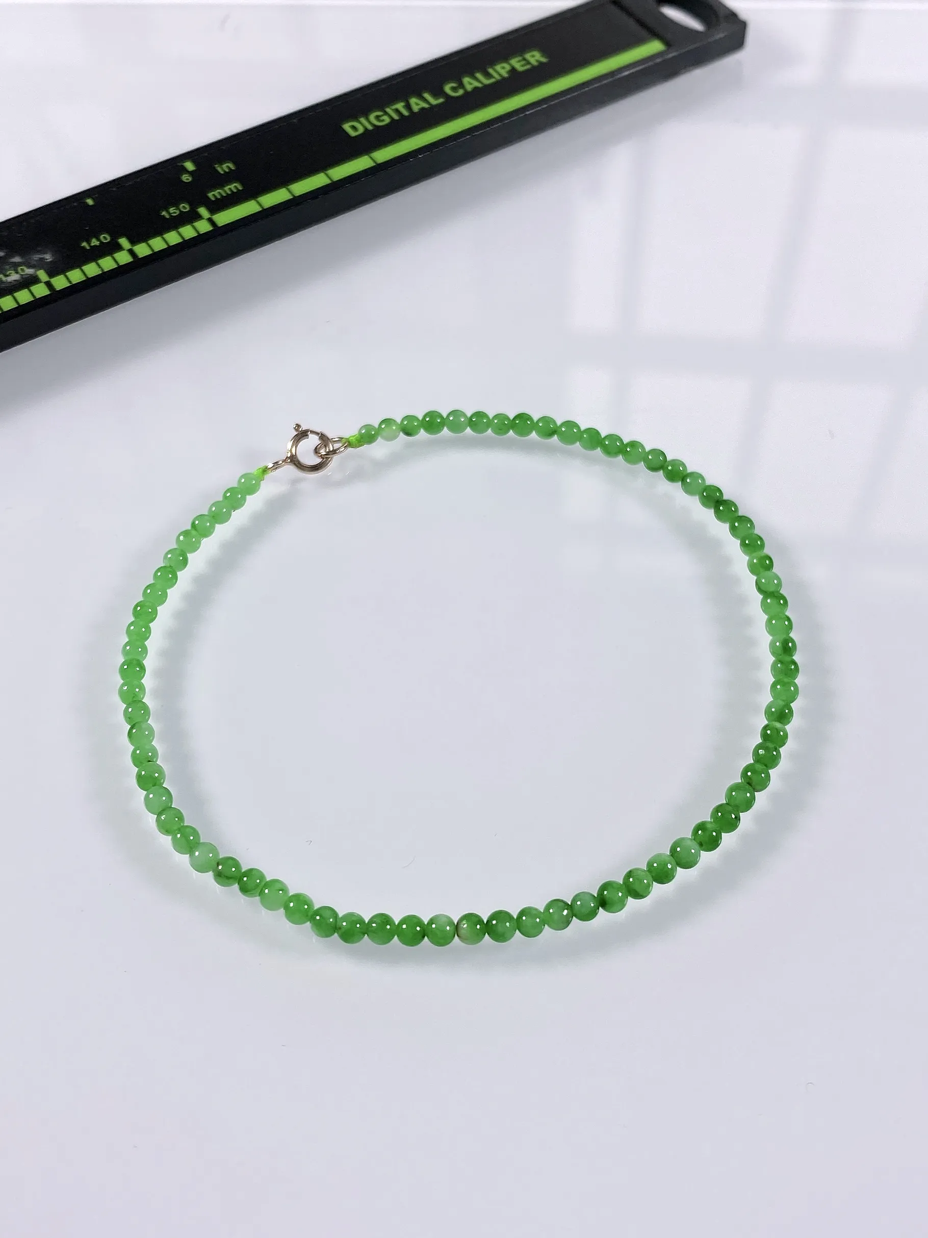 缅甸天然翡翠A货，冰种满绿阳绿小米珠小圆珠手串手链，尺寸：2.6mm/73颗，长度180mm，重量：