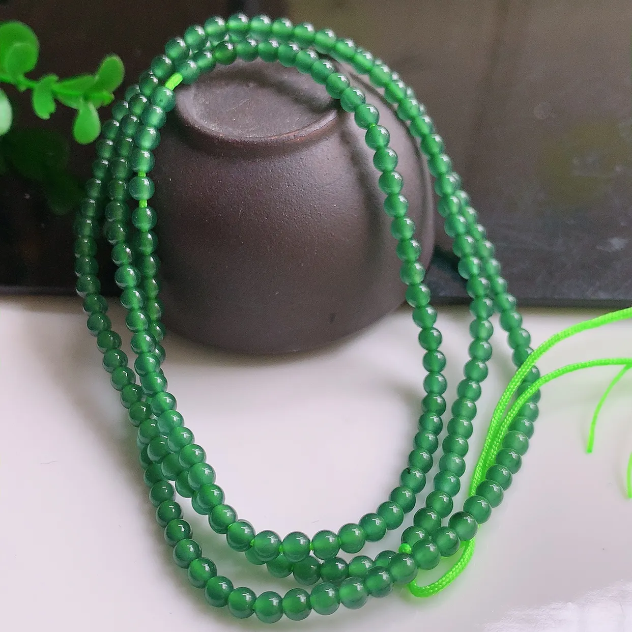 自然光实拍，冰种满绿小米珠圆珠项链  翡翠项链 （装饰扣）玉质细腻  冰清玉润  颜色漂亮  #001.1取一尺寸3mm
