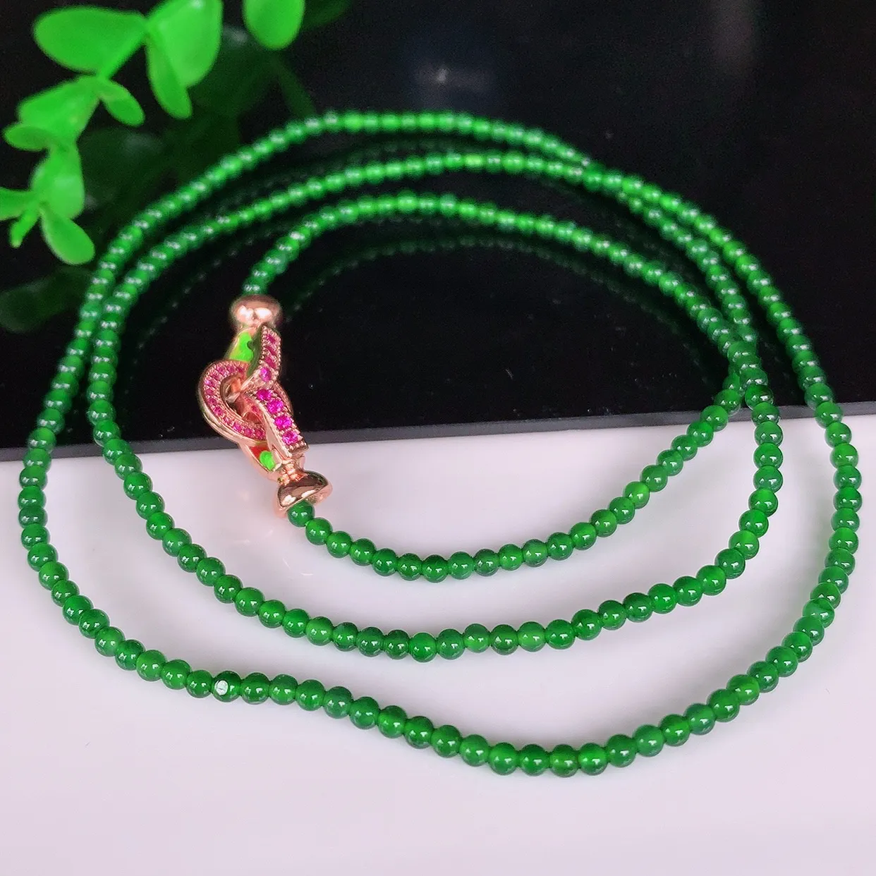 自然光实拍，冰种满绿小米珠圆珠项链  翡翠项链 （装饰扣）玉质细腻  冰清玉润  颜色漂亮  #49.26取一尺寸2.8mm