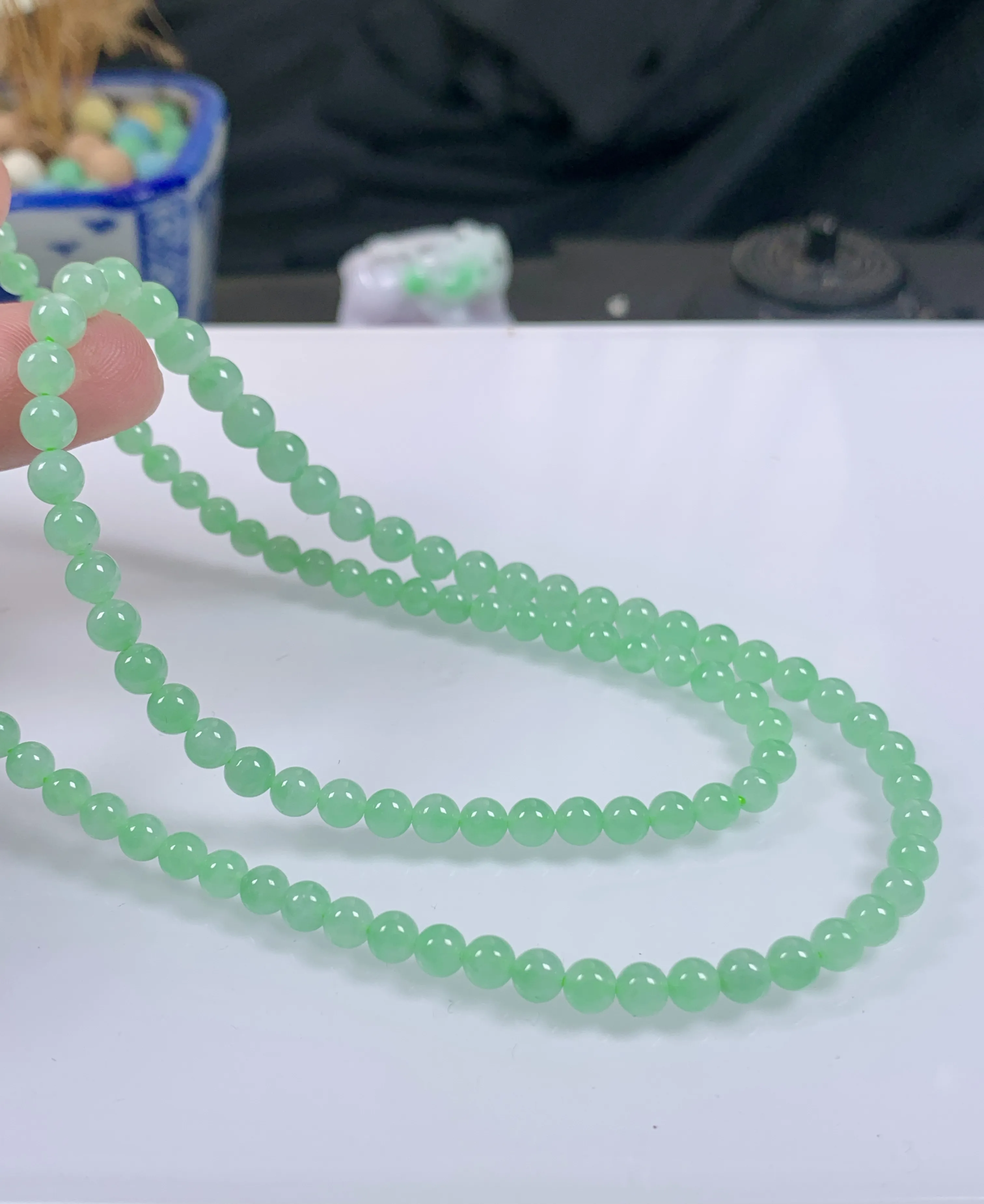 缅甸天然翡翠A货，冰种满绿甜绿步步高升塔珠圆珠项链手链，尺寸：大珠约5.6mm小珠约4.4mm重量：