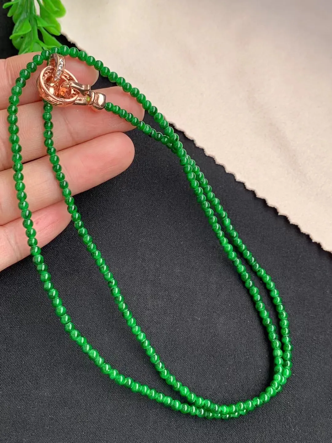 辣绿珠链

裸石3.1mm