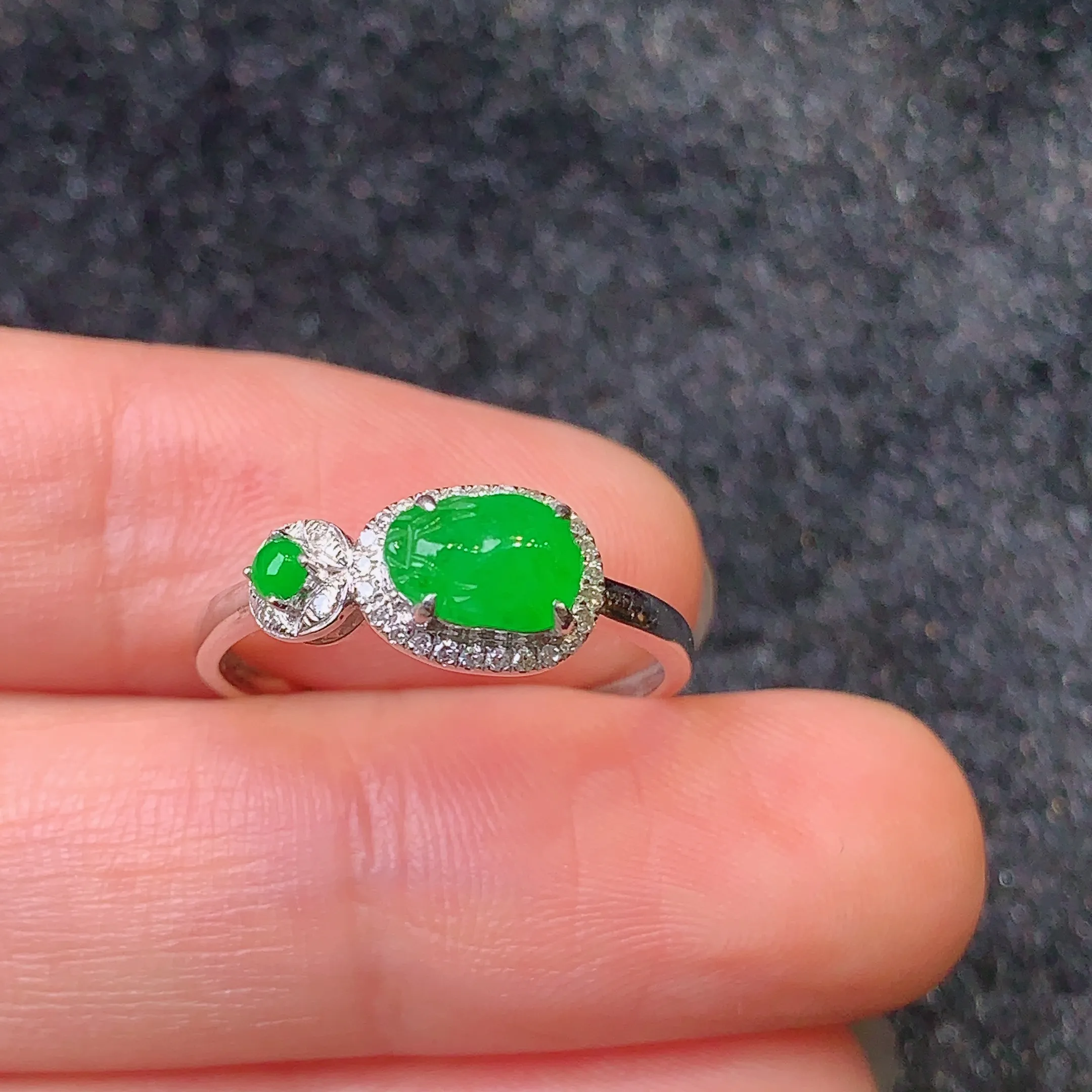 18k金钻镶嵌满绿貔貅戒指 玉质细腻 款式新颖时尚高贵优雅 圈口13.5 整体尺寸6.8*12.5*5