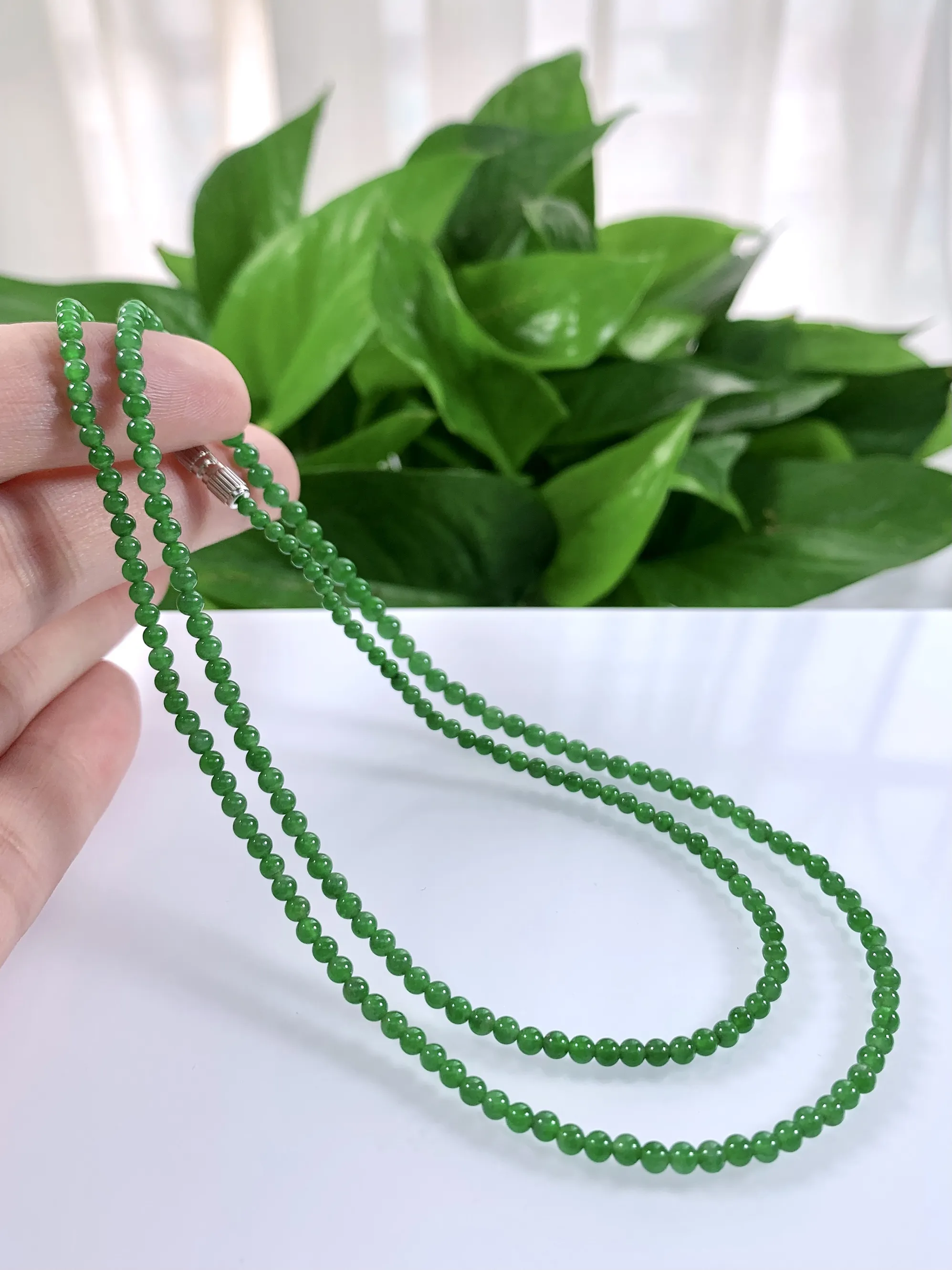 缅甸天然翡翠A货，冰种满绿阳绿塔珠小米圆珠项链手链，尺寸：大珠3.9mm，小珠2.5mm，共206颗，长度585mm，重量：9.94g