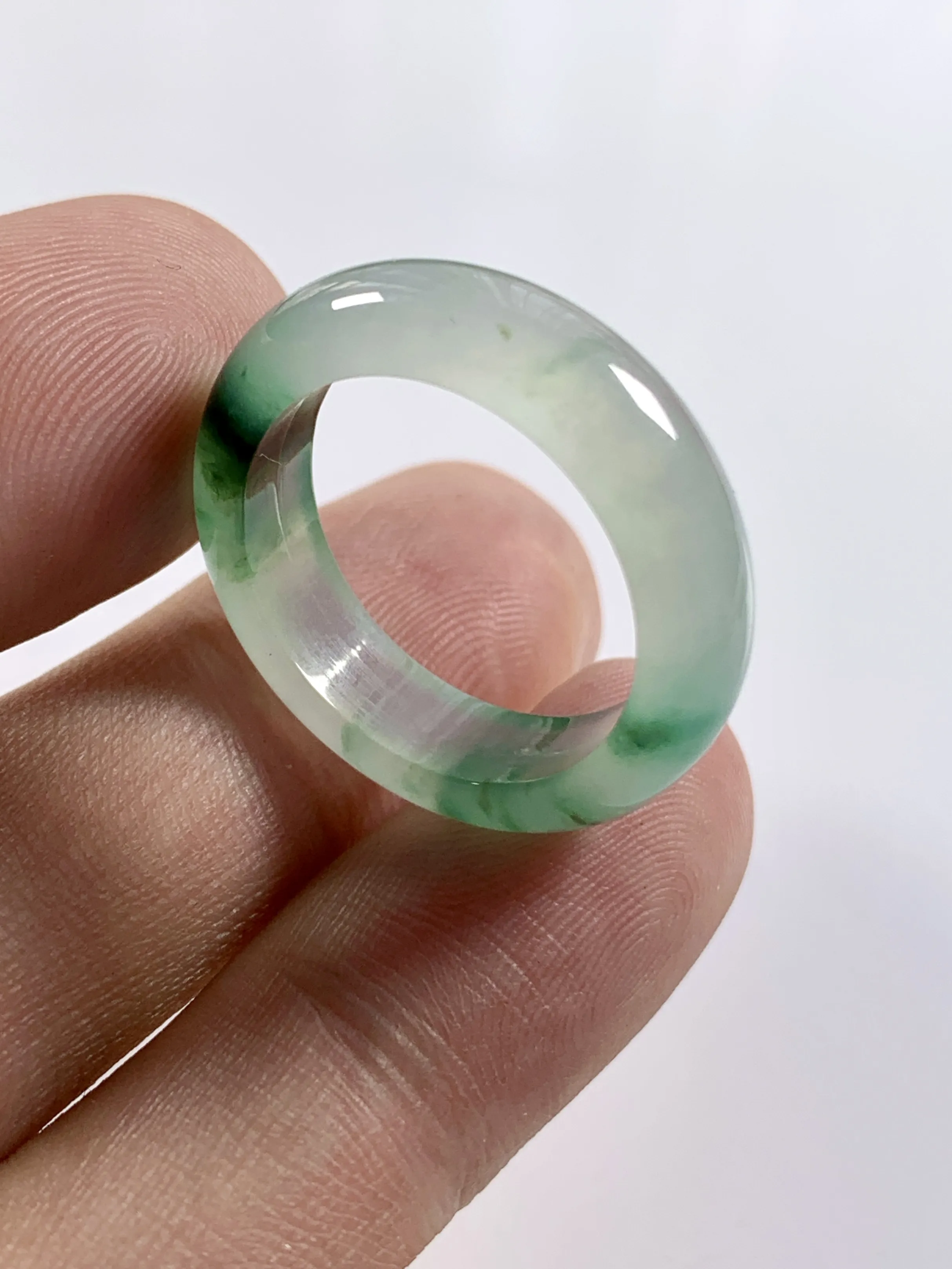 缅甸天然翡翠A货，冰种起胶飘绿花指环戒指，尺寸：圈口内径19.3mm，宽厚6.2/3.8mm