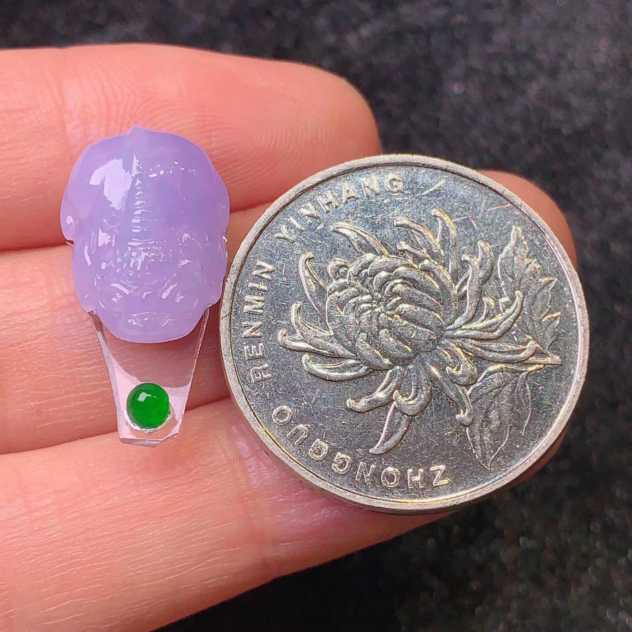 镶嵌款 紫罗兰貔貅 玉质细腻 水润透亮 色泽艳丽 搭配绿色小蛋面 整体尺寸16*11.2*6.1