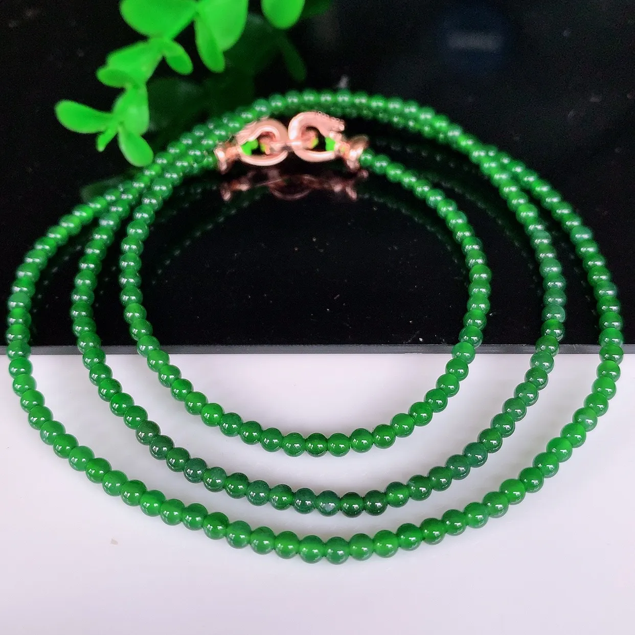 自然光实拍，冰种满绿小米珠圆珠项链  翡翠项链 （装饰扣）玉质细腻  冰清玉润  颜色漂亮  #49.28取一尺寸3mm