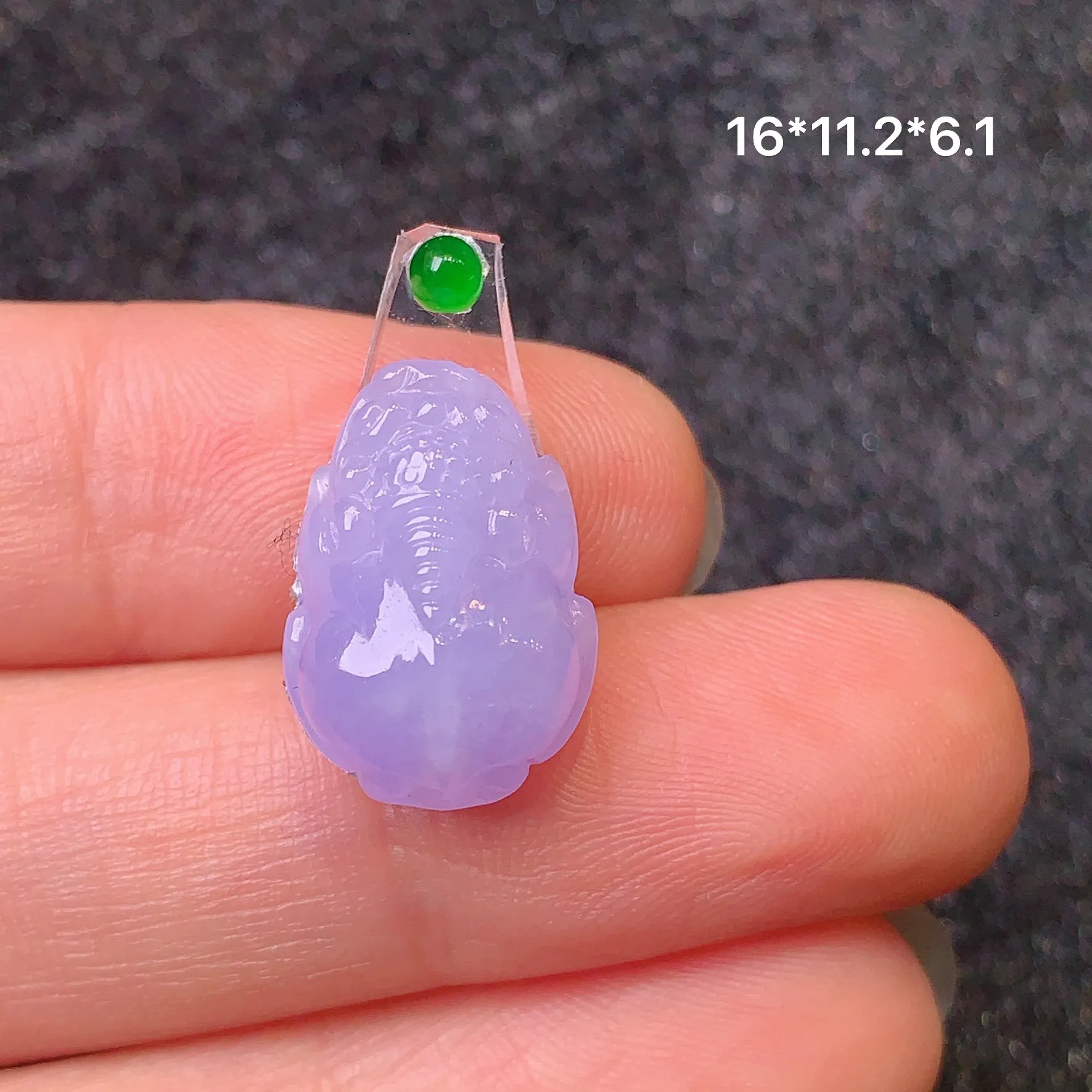 镶嵌款 紫罗兰貔貅 玉质细腻 水润透亮 色泽艳丽 搭配绿色小蛋面 整体尺寸16*11.2*6.1