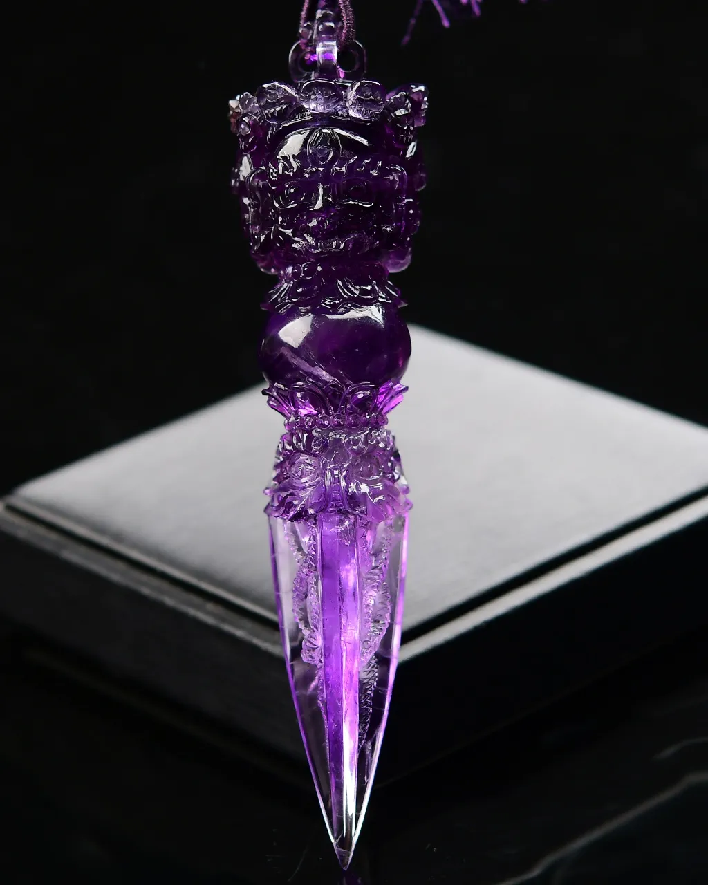 天然紫水晶金刚橛•金刚杵车挂，佩戴者顺顺利利保平安，大师雕刻，难度高，遇见请珍惜，实物非常漂亮 