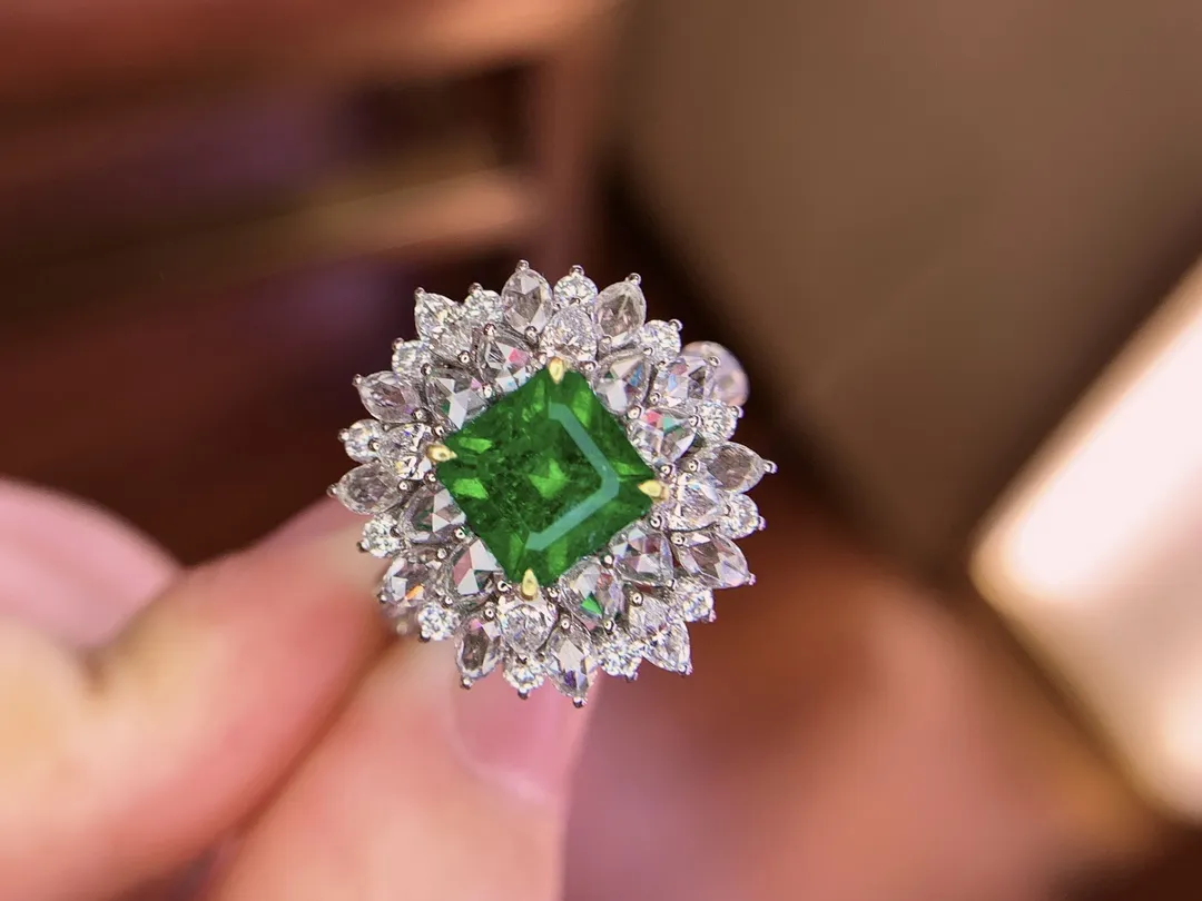 18K重金天然祖母绿戒指吊坠两用款、（木佐蝴蝶🦋）晶体通透、南非足反钻石、裸石重1.25克拉、总