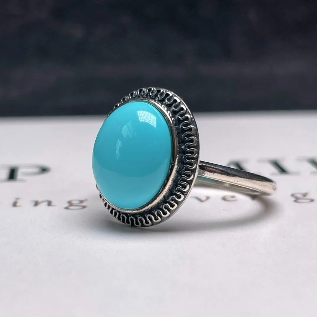 天然原矿绿松石戒指，洞子沟溢水蓝，无瑕，裸石尺寸9.3×11.2mm，银精工镶嵌。同款随机发