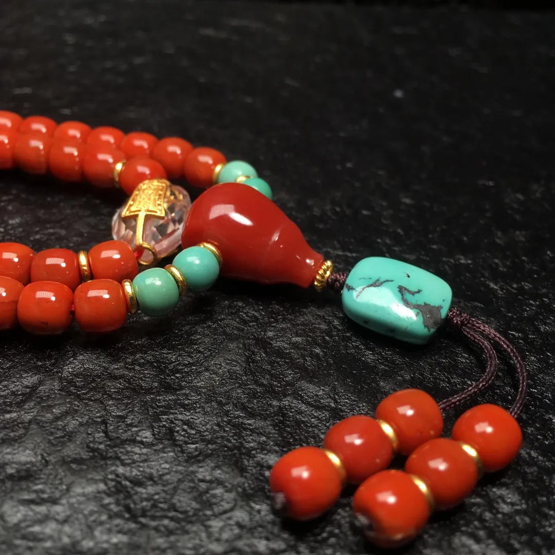 老型珠佛珠手链，搭配南红三通，，原矿绿松石老型，绿松石背云，颜色艳丽，佩戴南红可以促进血液循环，规格：6mm，同款随机发