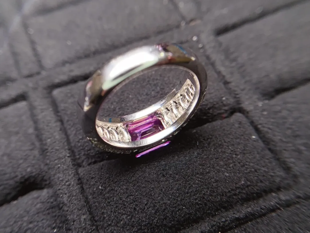 18K重金天然紫色蓝宝石戒指、晶体通透、南非足反钻石、裸石重1.71克拉、总重6.39克、钻石0.96克拉、14#圈口可改