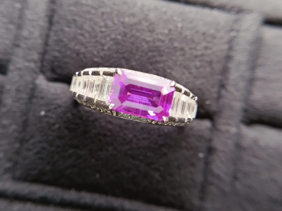 18K重金天然紫色蓝宝石戒指、晶体通透、南非足反钻石、裸石重1.71克拉、总重6.39克、钻石0.96克拉、14#圈口可改