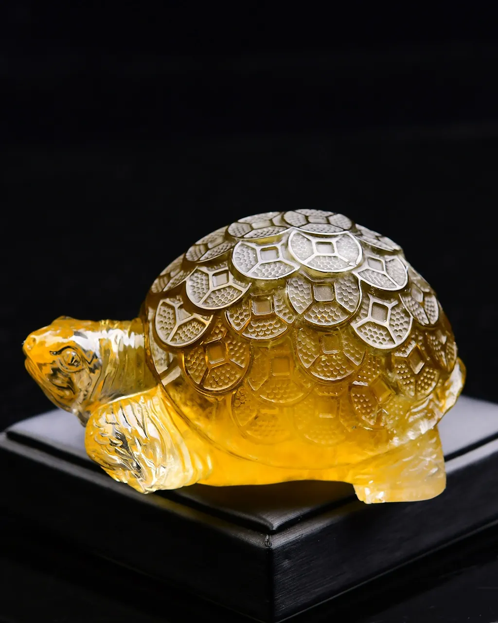 天然茶黄水晶金钱龟•长寿龟摆件，招财进财，又是长寿的象征，雕工栩栩如生，实物非常漂亮 规格: