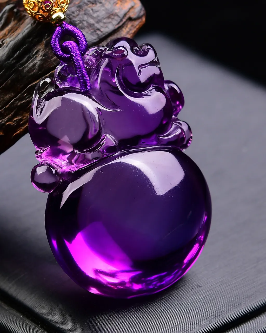 天然紫水晶貔貅吊坠•毛衣链两用款 紫气东来，雕工，栩栩如生，貔貅寓意只进不出.招财..转运，佩带