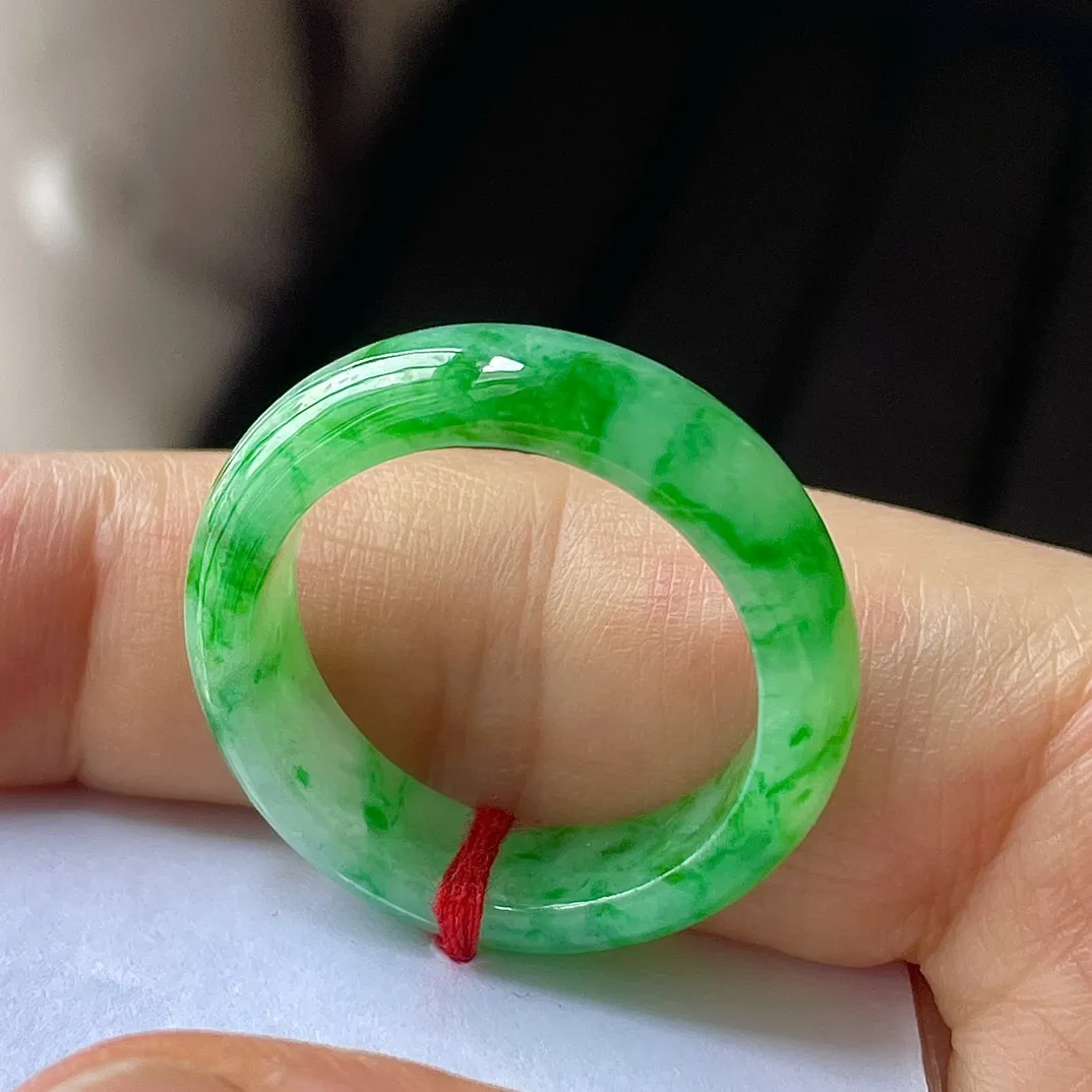 冰阳绿指环，色辣水润，饱满，尺寸26.3/6.2/3.6-内径19，圈口20.编码515