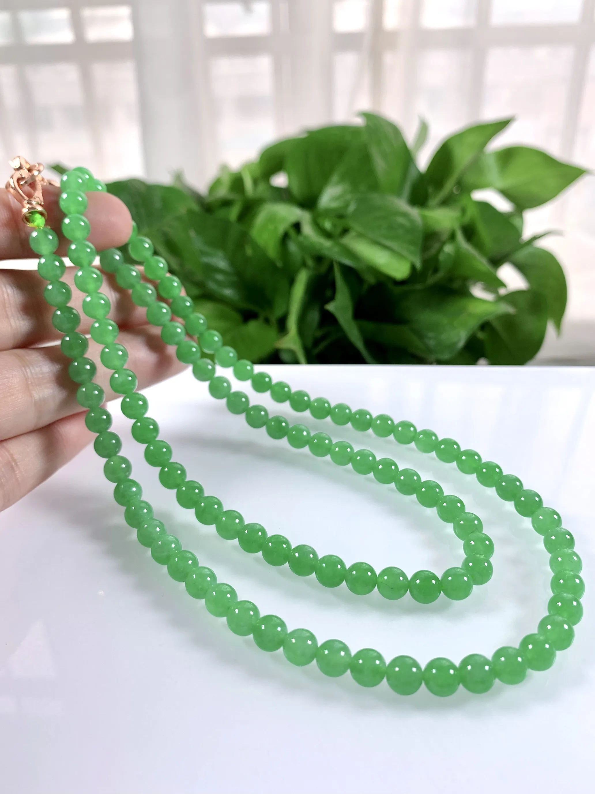 收藏级别，缅甸天然翡翠A货，高冰正阳绿冰绿圆珠项链，尺寸：6.3mm/108颗，长度680mm，重量