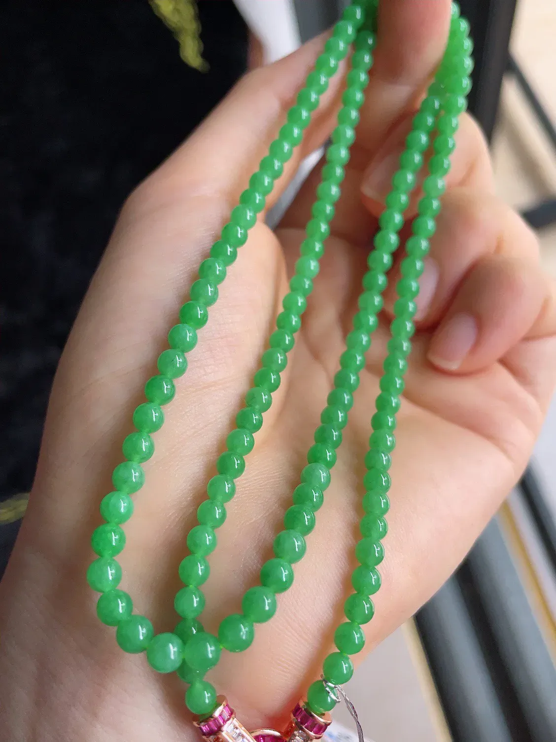 天然翡翠A货，冰满绿小米珠珠链，3.7-4.2mm136颗。-1294