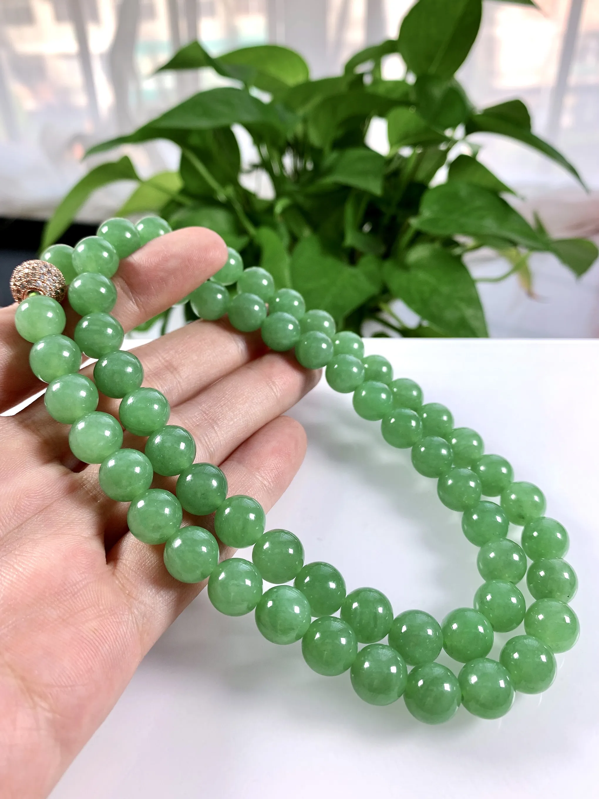 缅甸天然翡翠A货，冰种起胶满绿大圆珠项链手链，尺寸：10.5mm/60颗，重量：123.64g