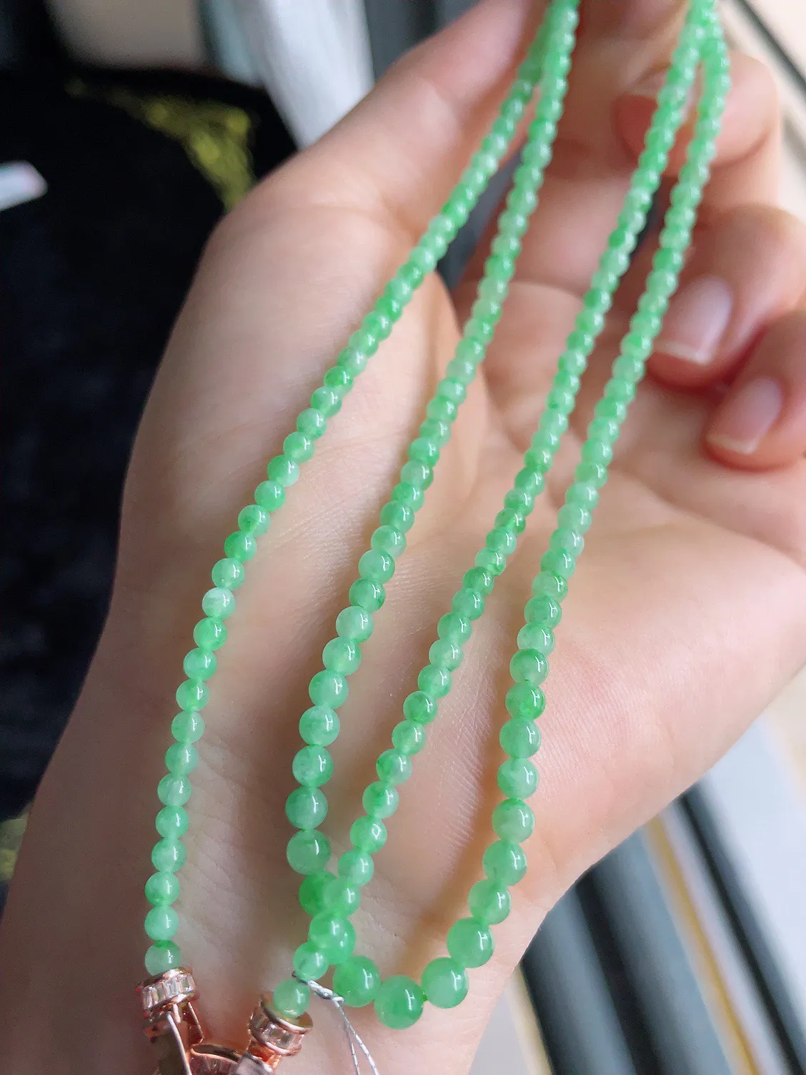 天然翡翠A货，冰飘绿小米珠珠链，2.8-3.6mm186颗。-886