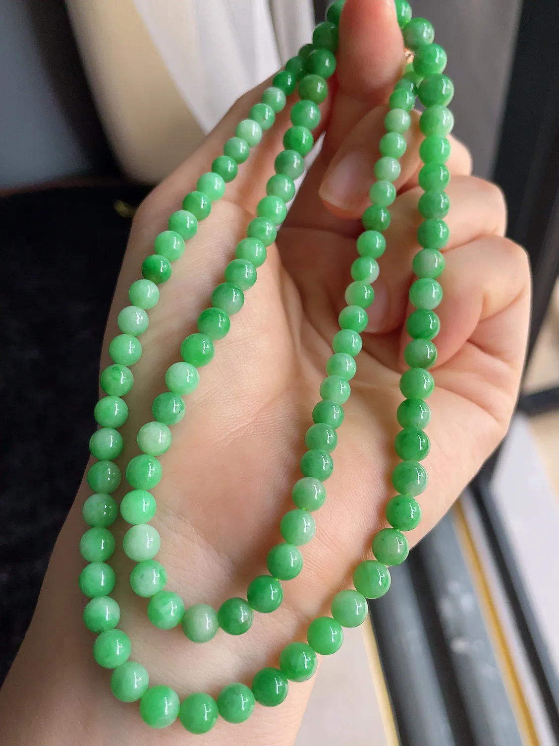 天然翡翠A货，满绿珠链，5-6.4mm。-1369