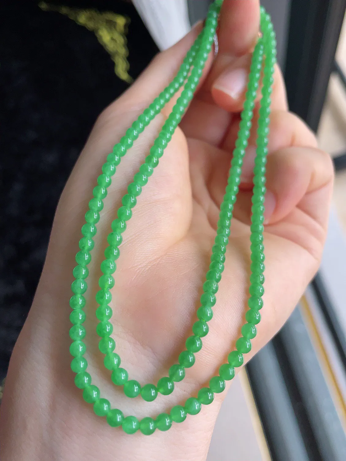 天然翡翠A货，冰满绿小米珠珠链，3.5mm167颗。-1323