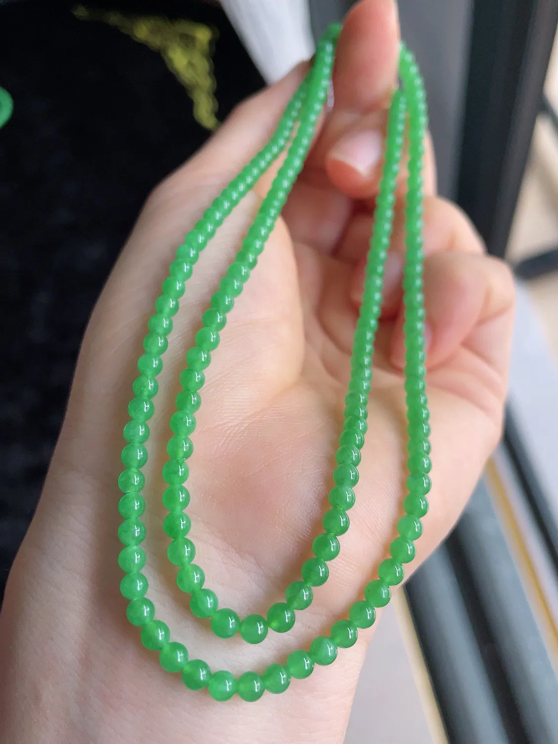 天然翡翠A货，冰满绿小米珠珠链，3.5mm167颗。-1323