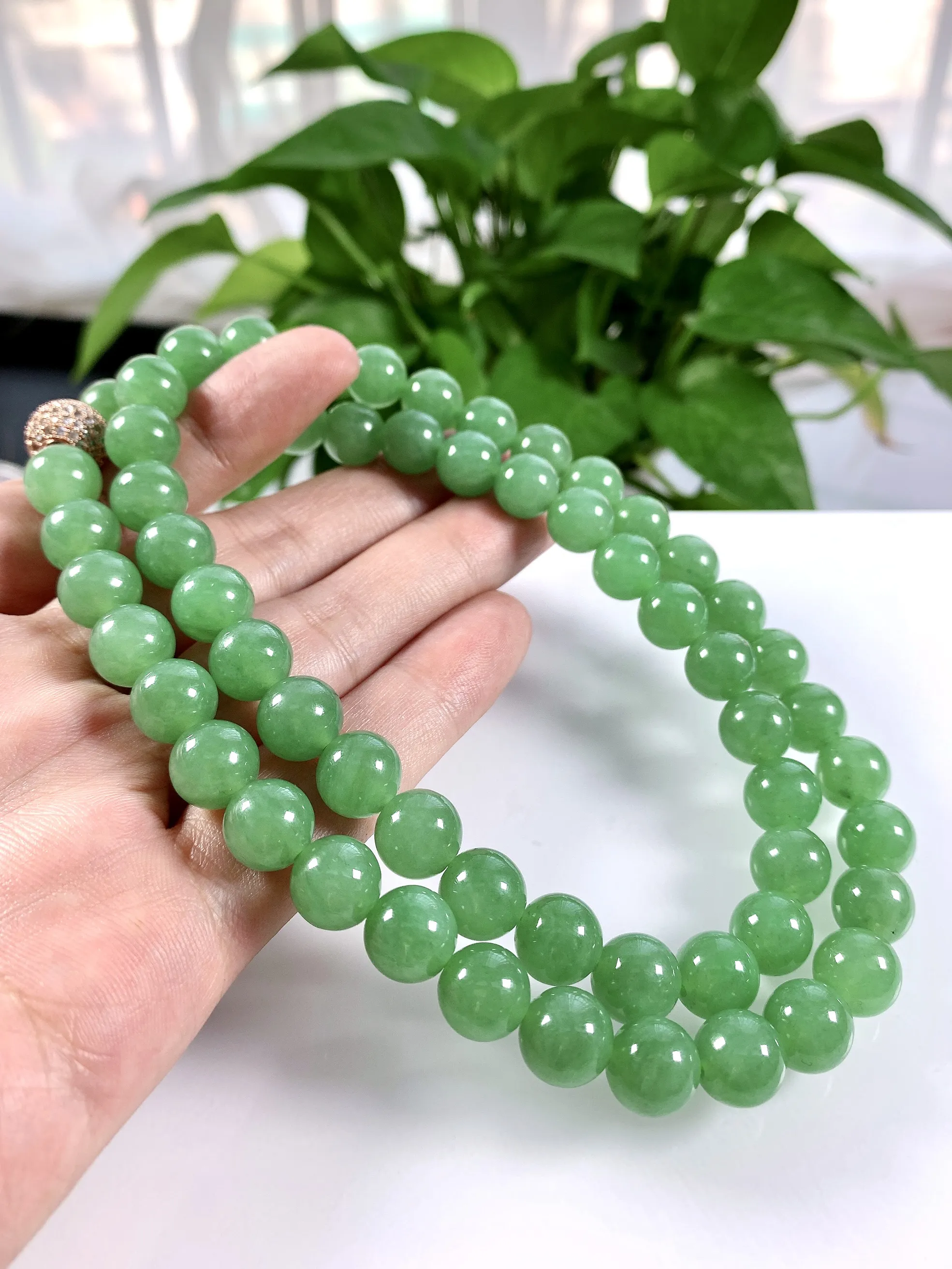 缅甸天然翡翠A货，冰种起胶满绿大圆珠项链手链，尺寸：10.5mm/60颗，重量：123.64g