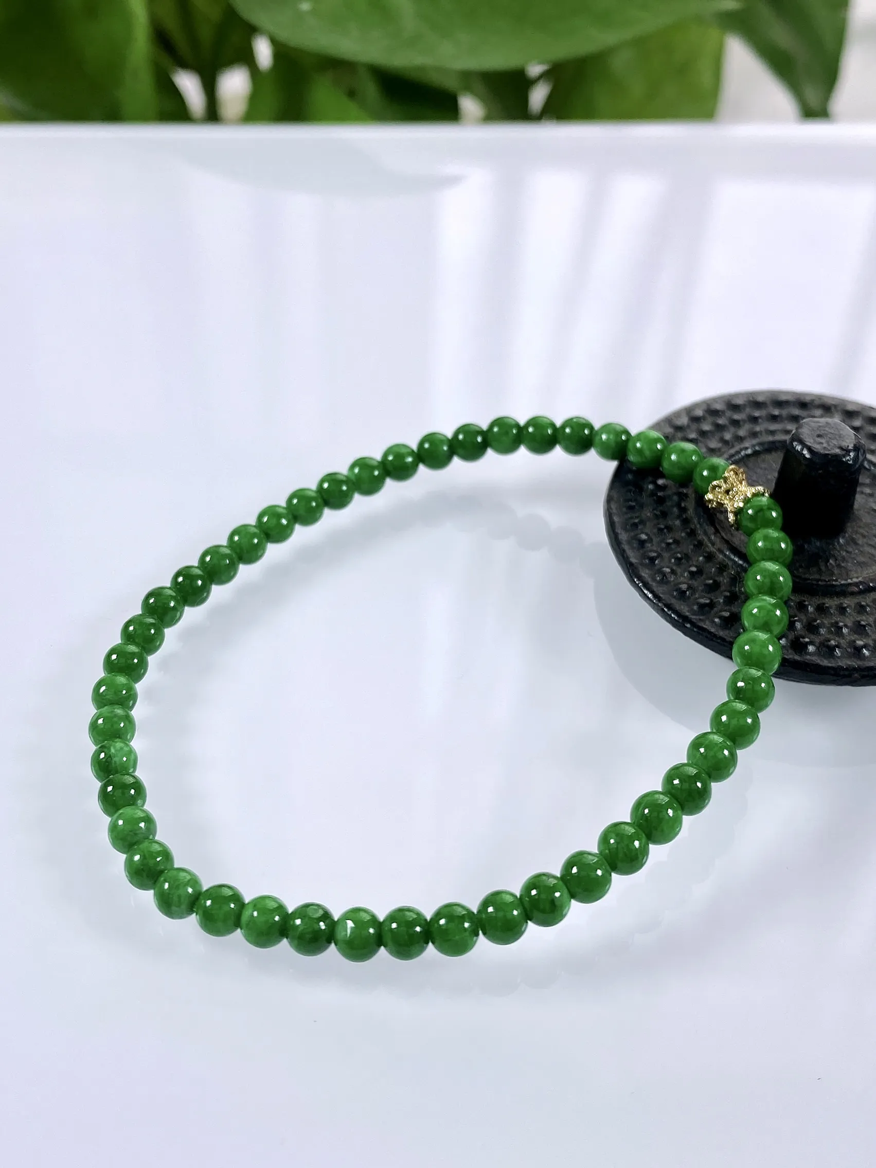 缅甸天然翡翠A货，卡4水润满绿辣绿小米珠圆珠手串手链，尺寸：4mm/47颗，重量：4.95g