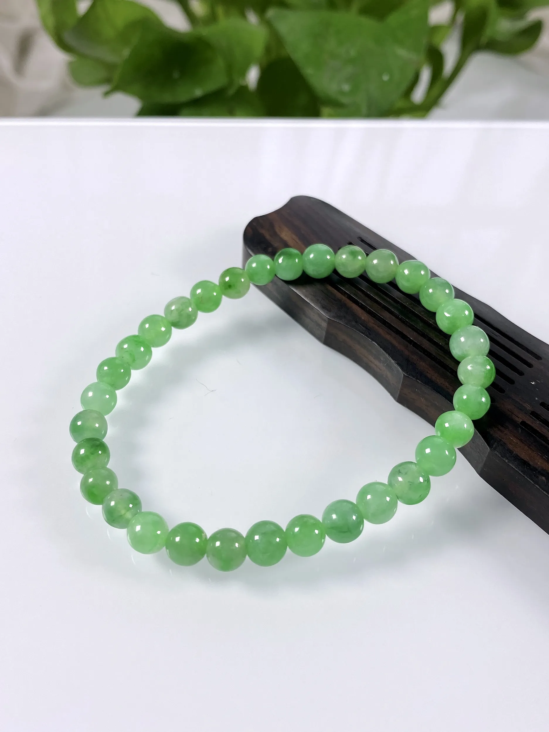 缅甸天然翡翠A货，卡6冰种起光起胶飘阳绿圆珠手串手链，尺寸：6mm/32颗，重量：10.36g