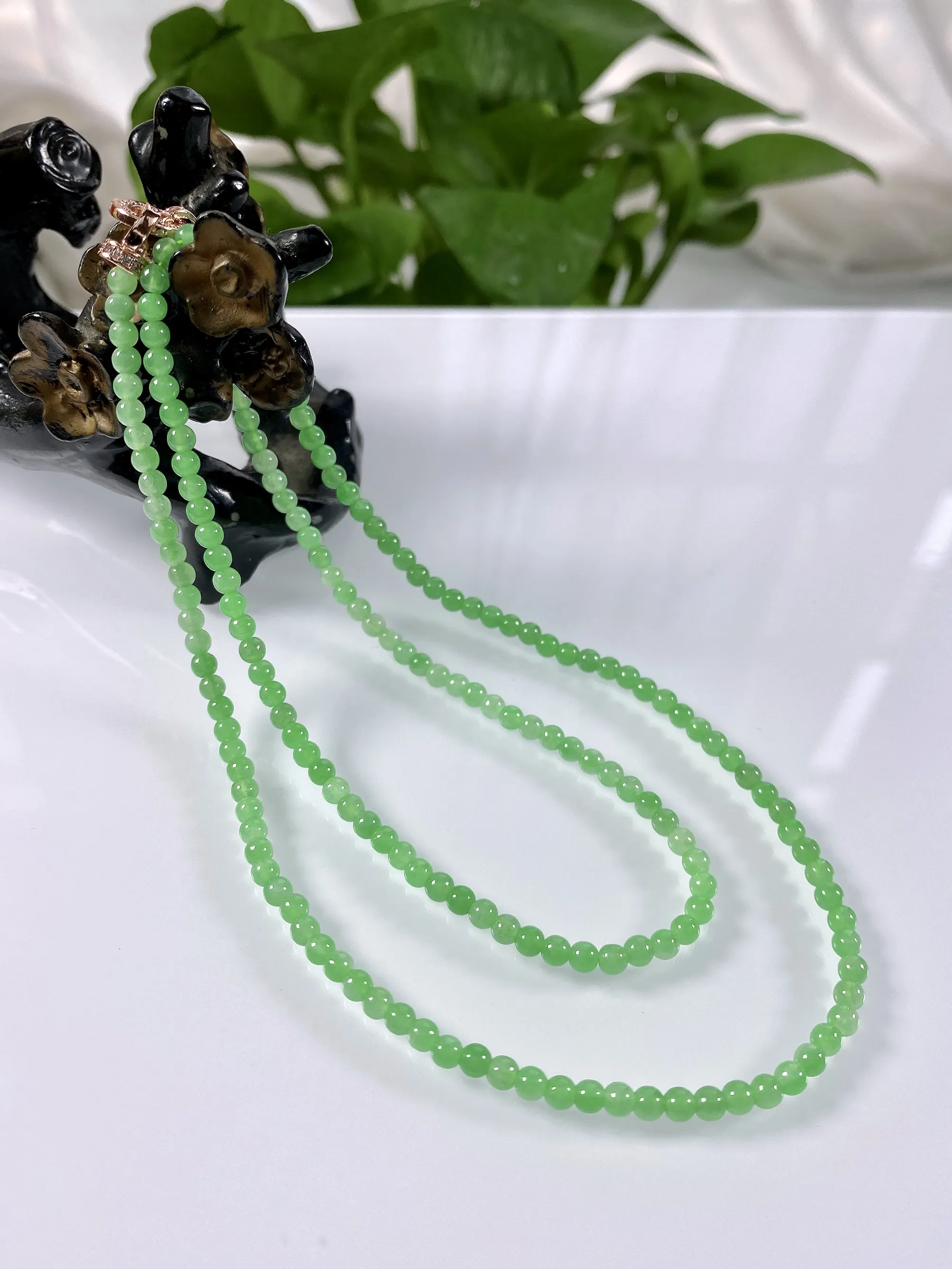缅甸天然翡翠A货，卡3.4高冰种起光甜阳绿小米珠小圆珠项链手链，尺寸：3.4mm/178颗，长度560mm，重量：12.83g