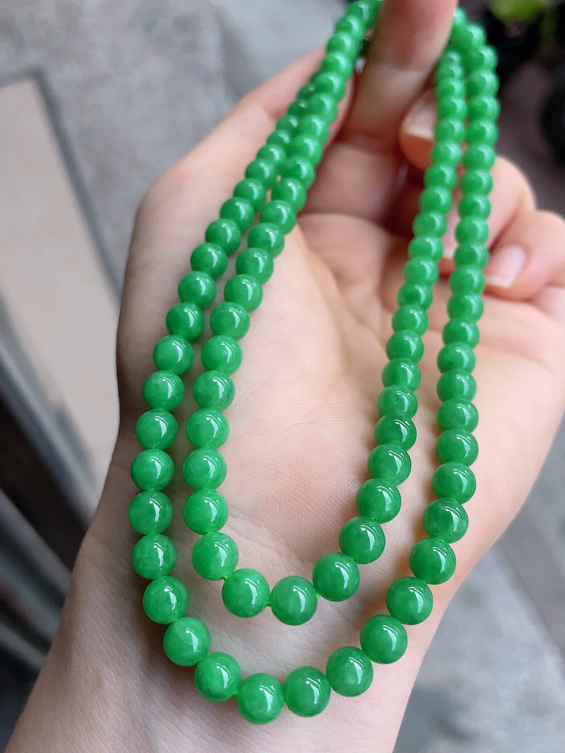 天然翡翠A货，满绿珠链，5.8-6.1mm99颗。-1231