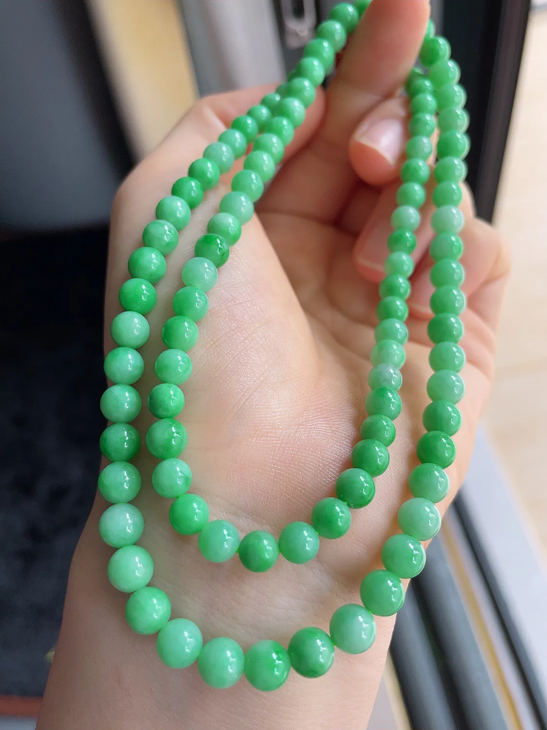 天然翡翠A货，满绿珠链，5.8-6.3mm96。-1394